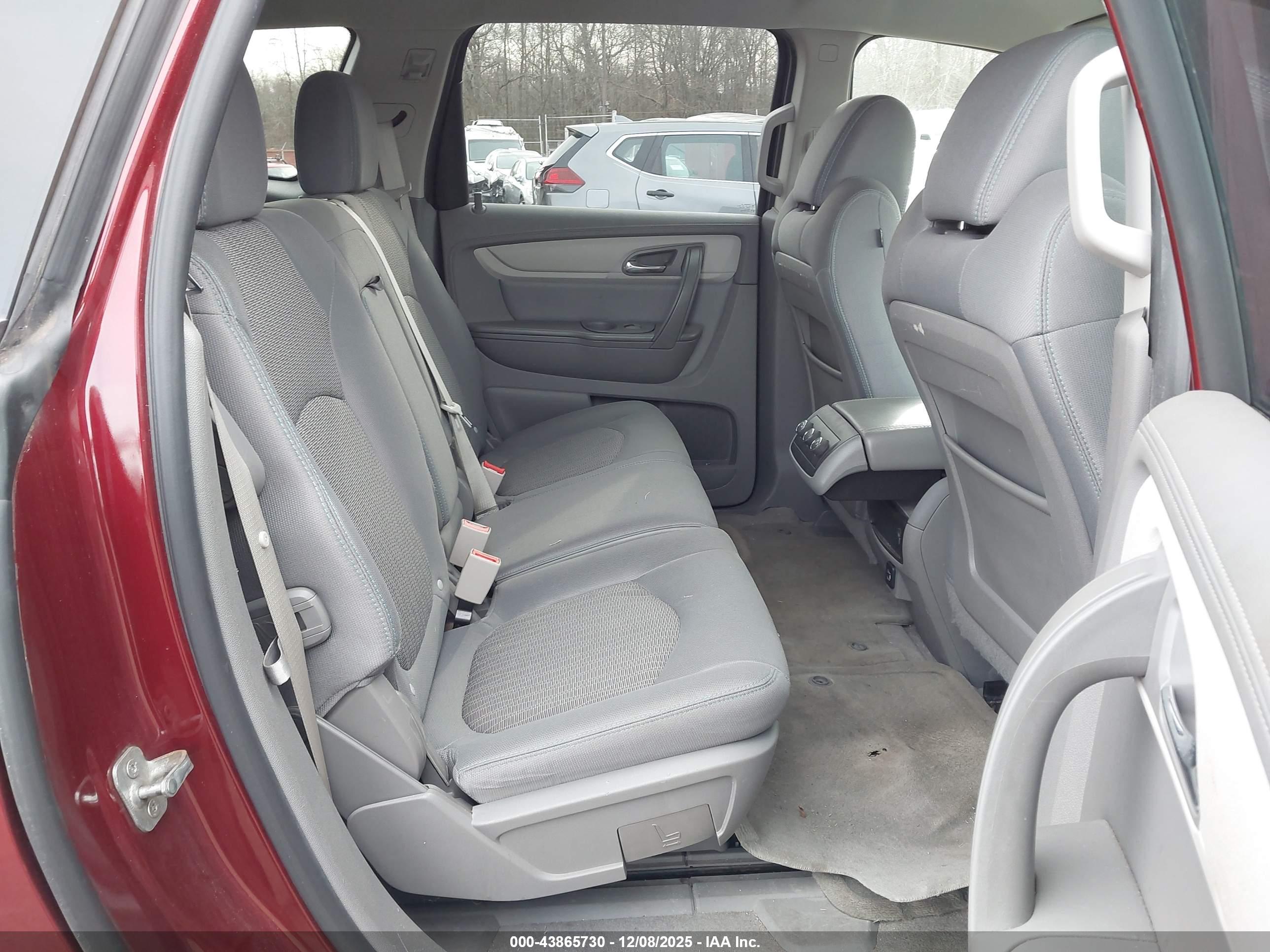 CHEVROLET TRAVERSE image 8