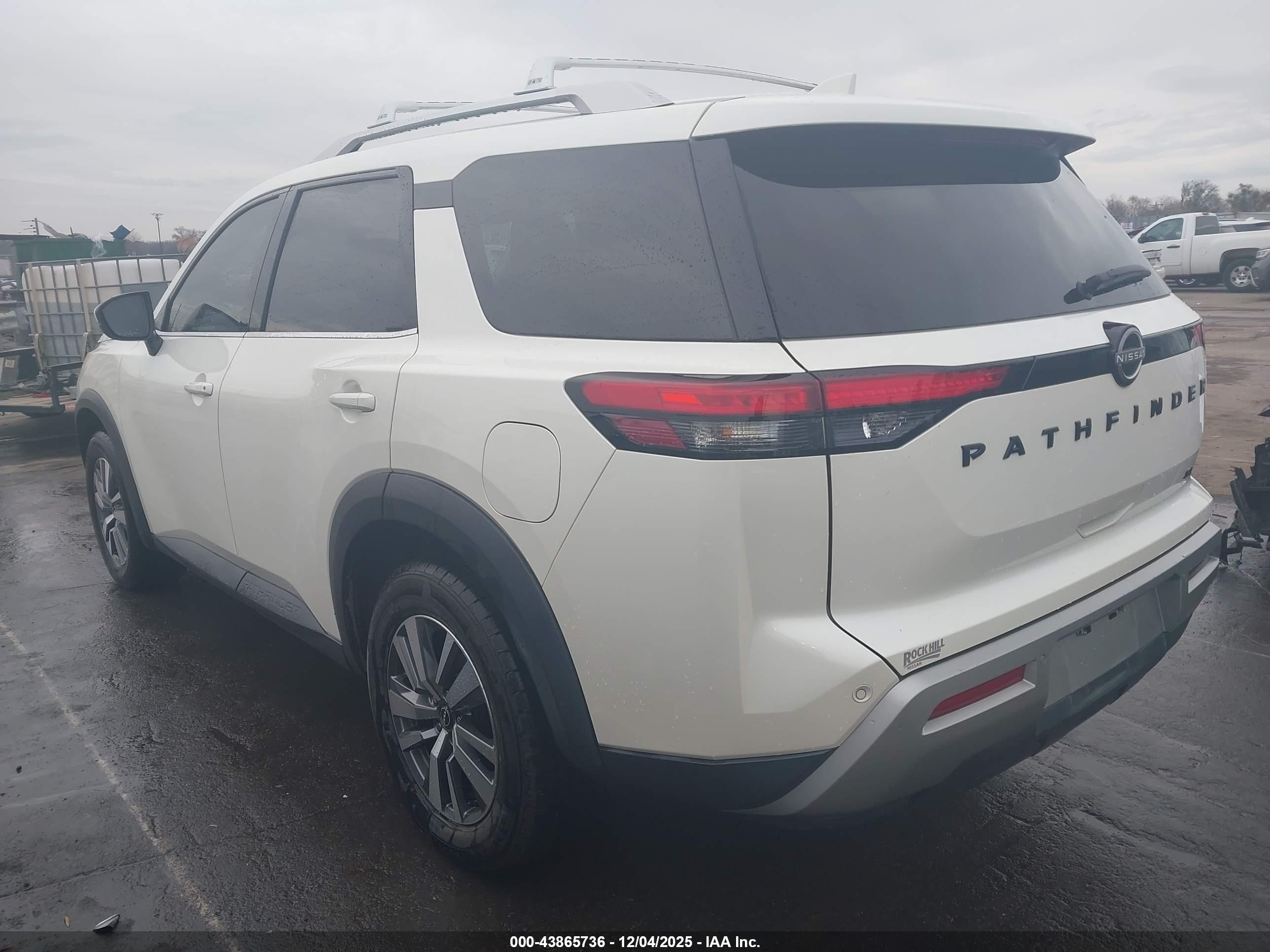 NISSAN PATHFINDER image 3