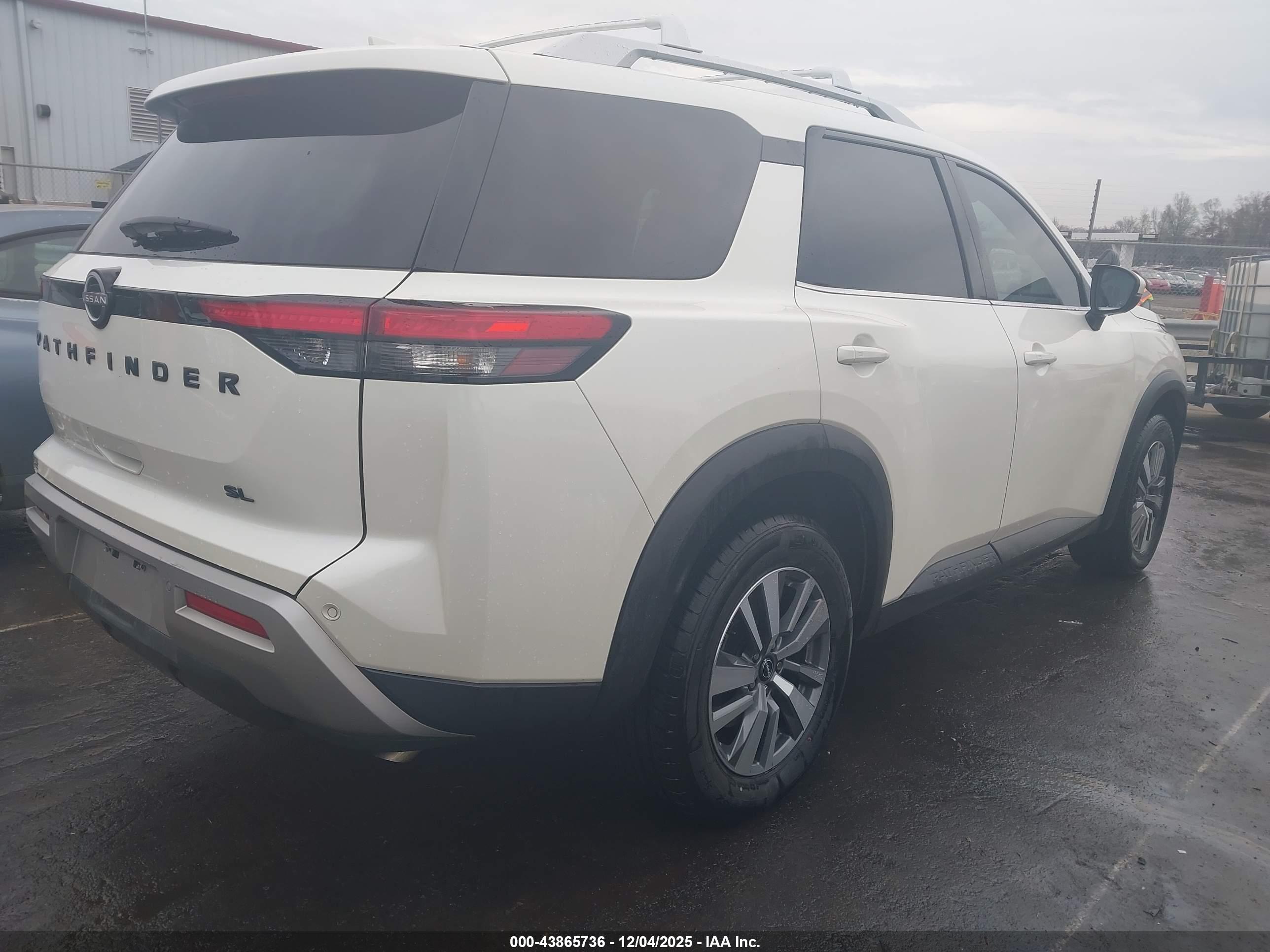 NISSAN PATHFINDER image 4
