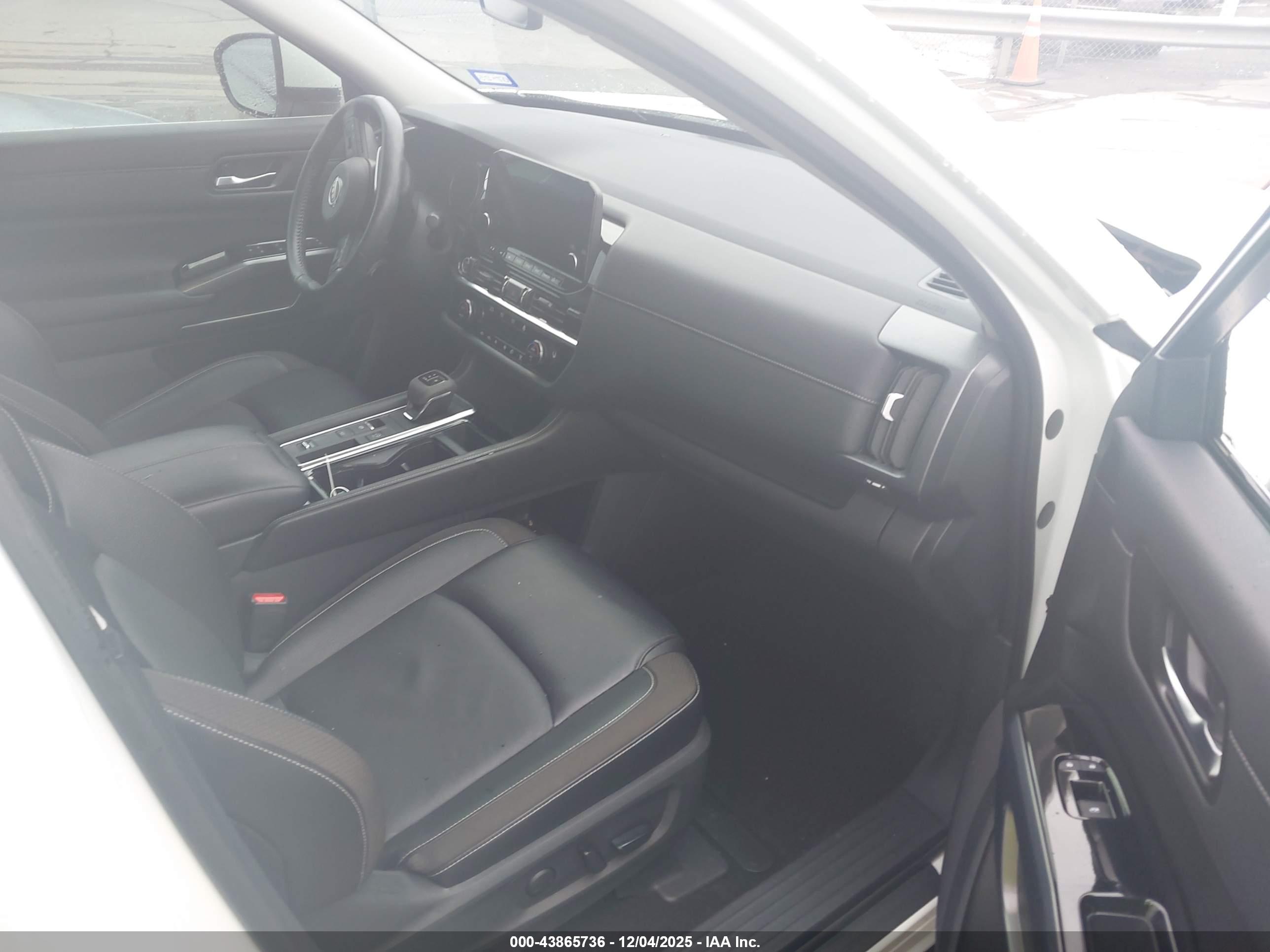 NISSAN PATHFINDER image 5