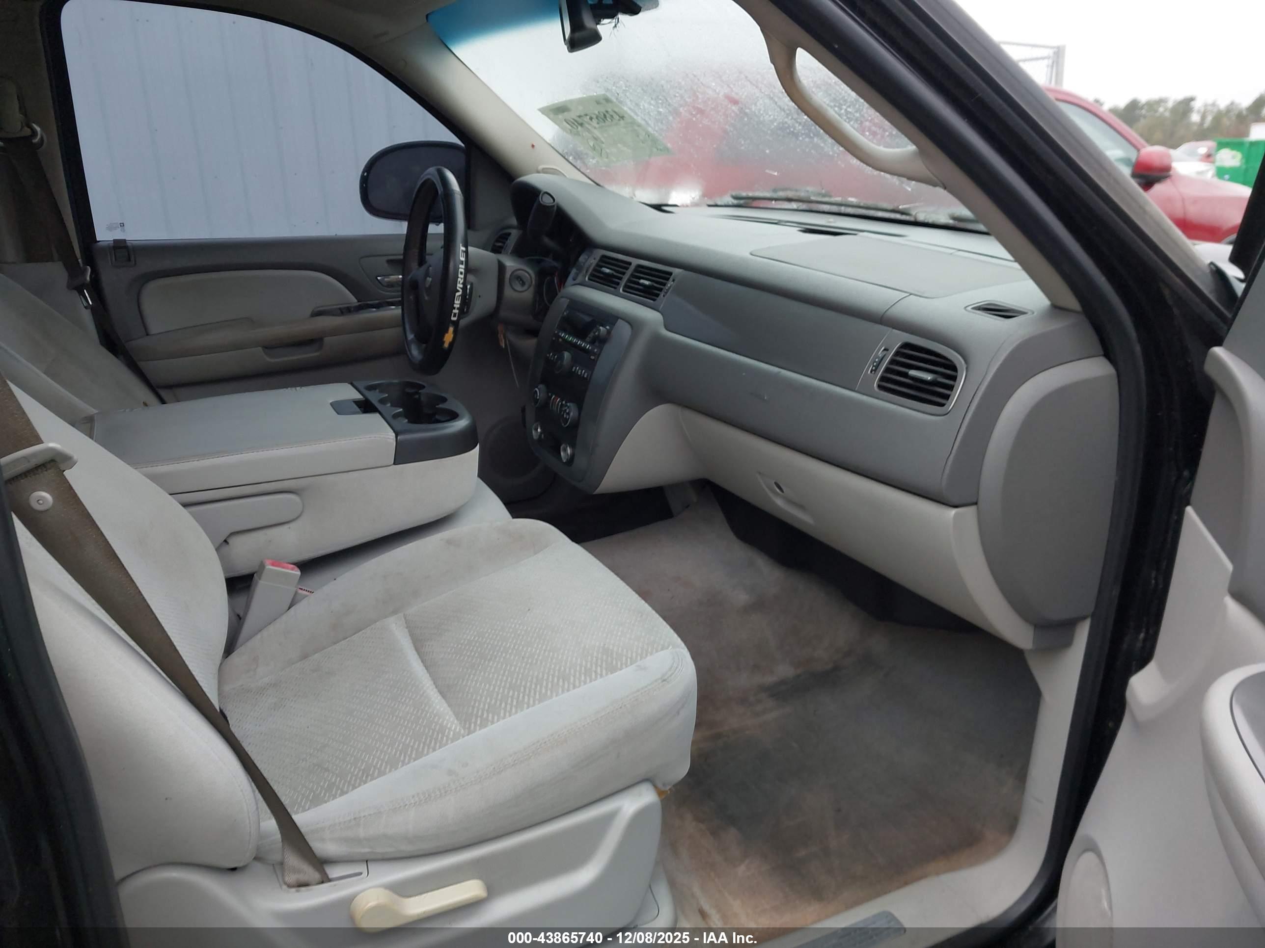 CHEVROLET TAHOE image 5