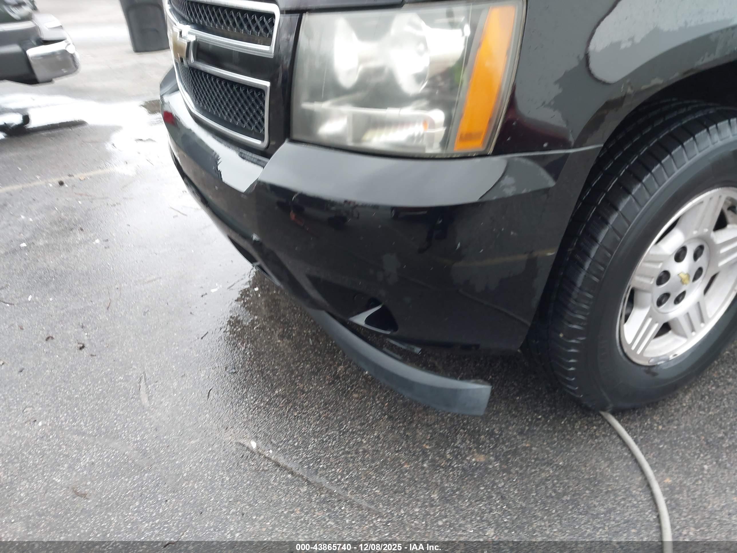 CHEVROLET TAHOE image 6