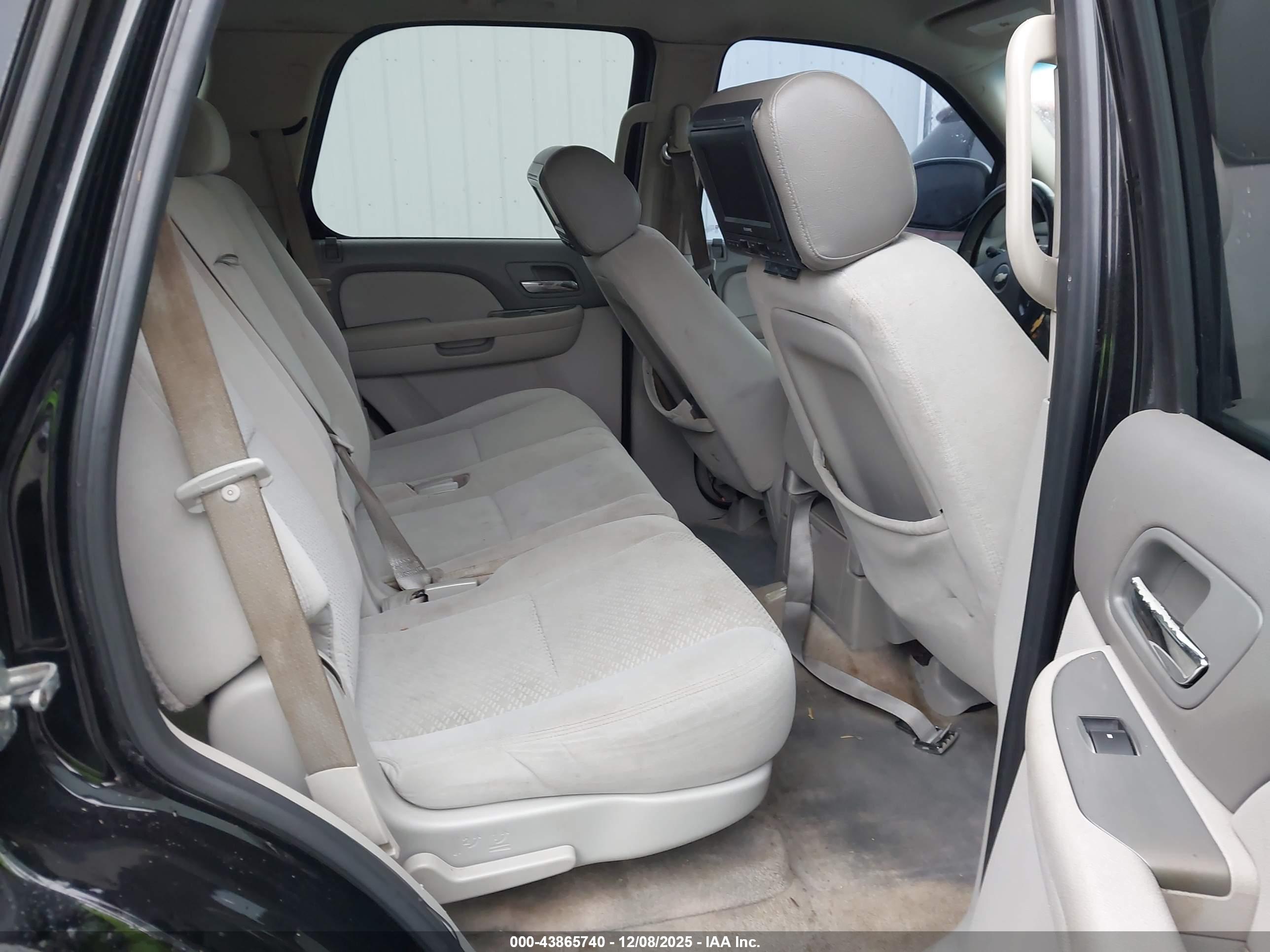 CHEVROLET TAHOE image 8