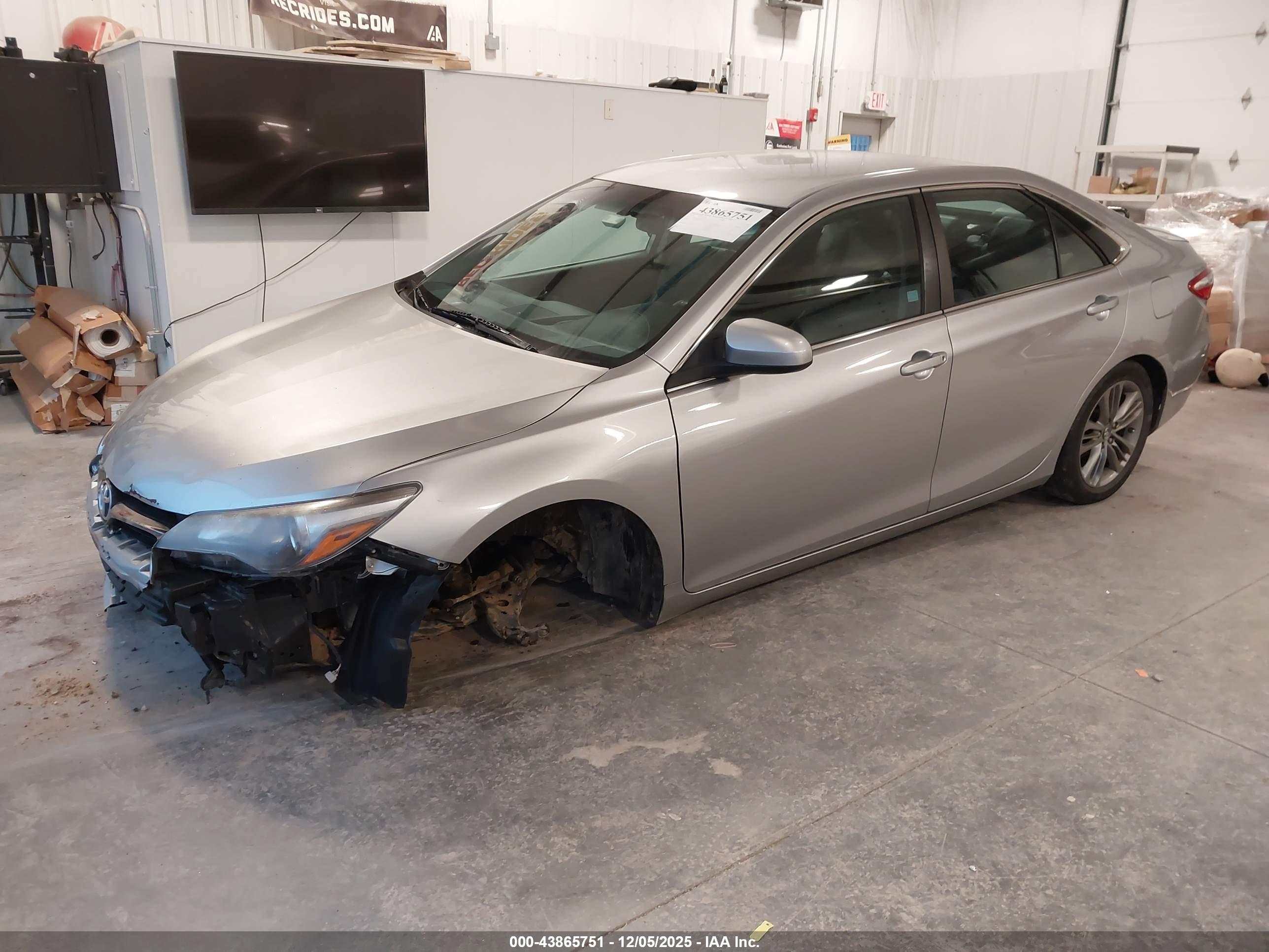 TOYOTA CAMRY image 2