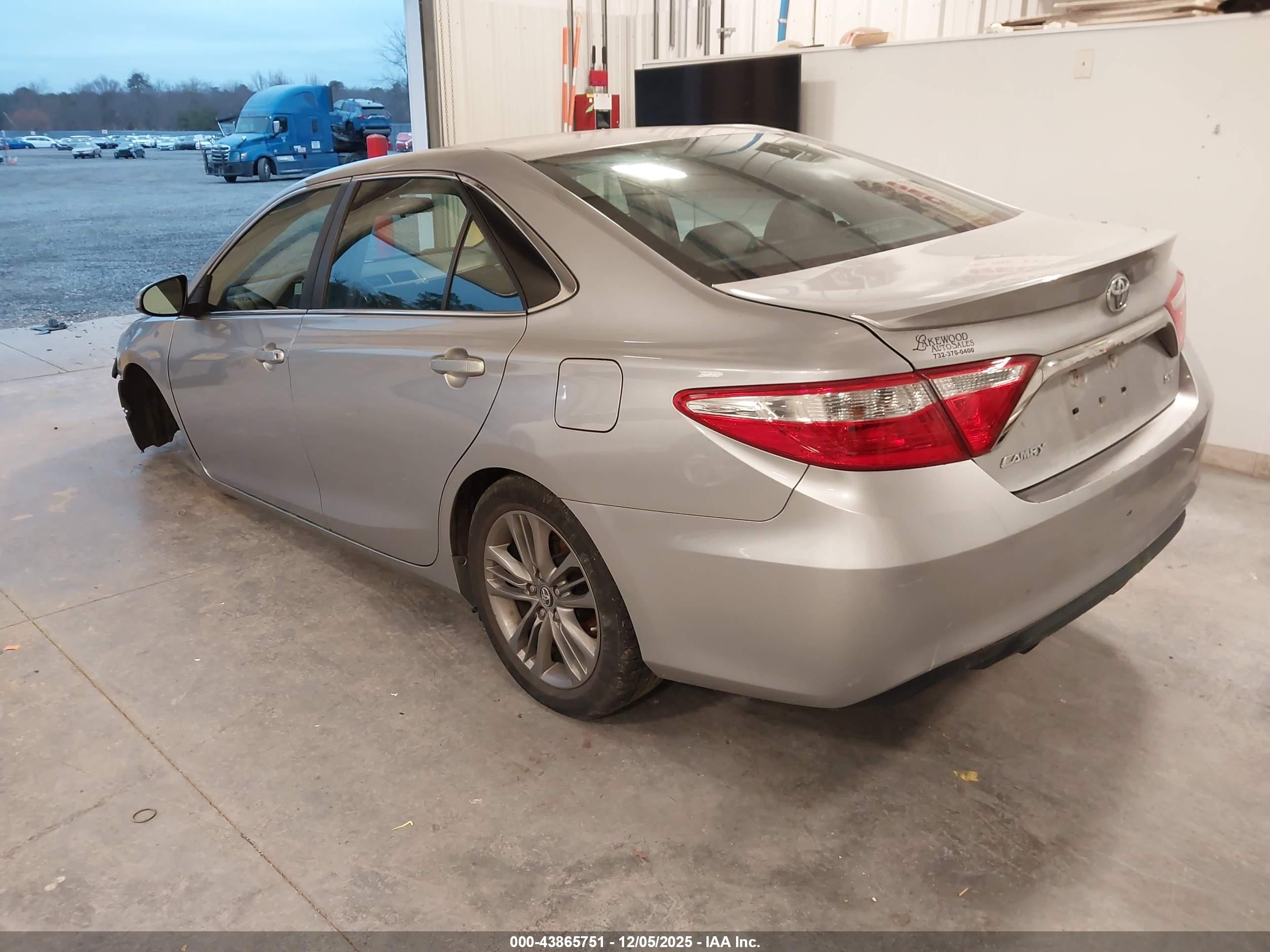 TOYOTA CAMRY image 3