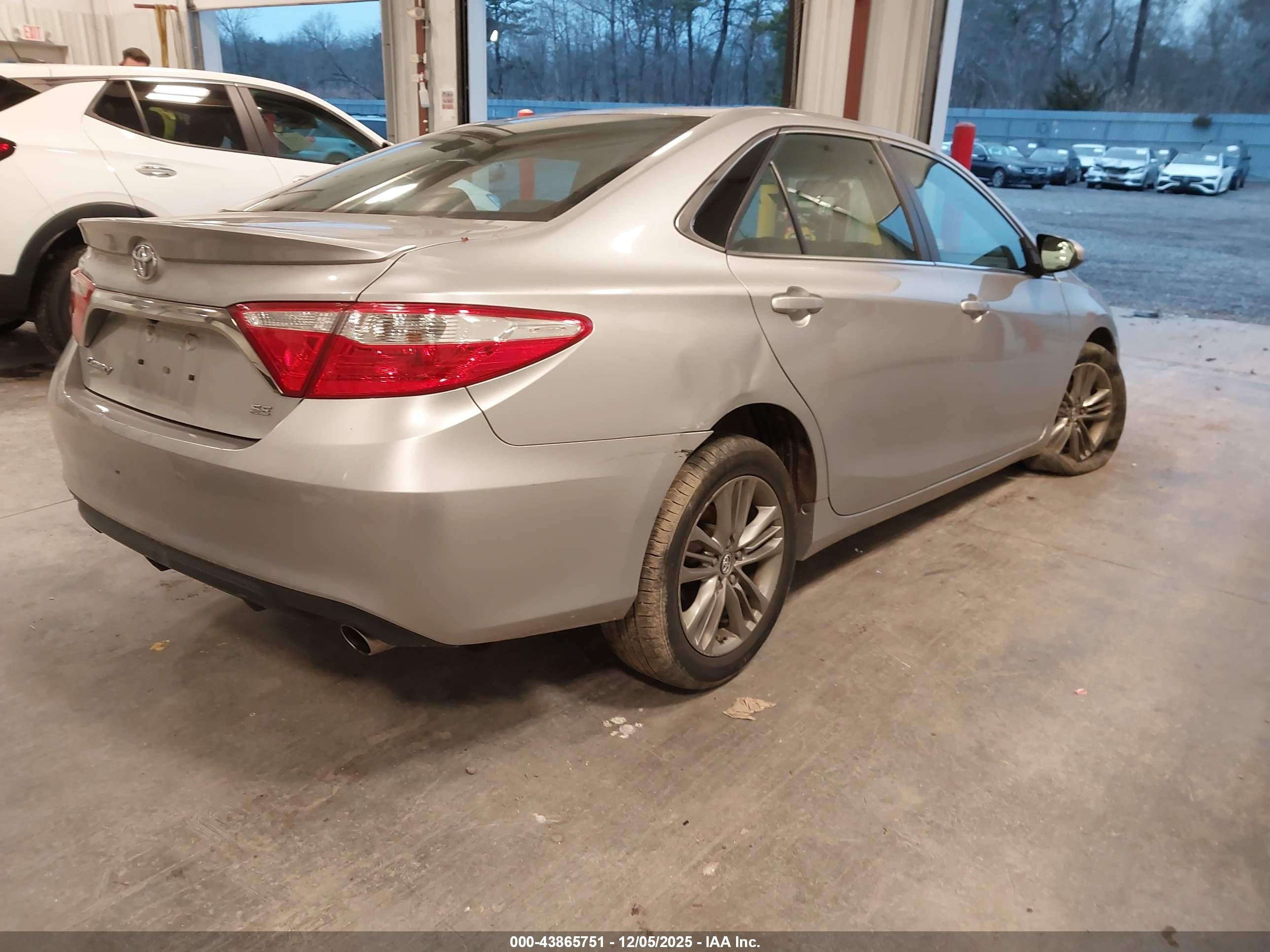 TOYOTA CAMRY image 4