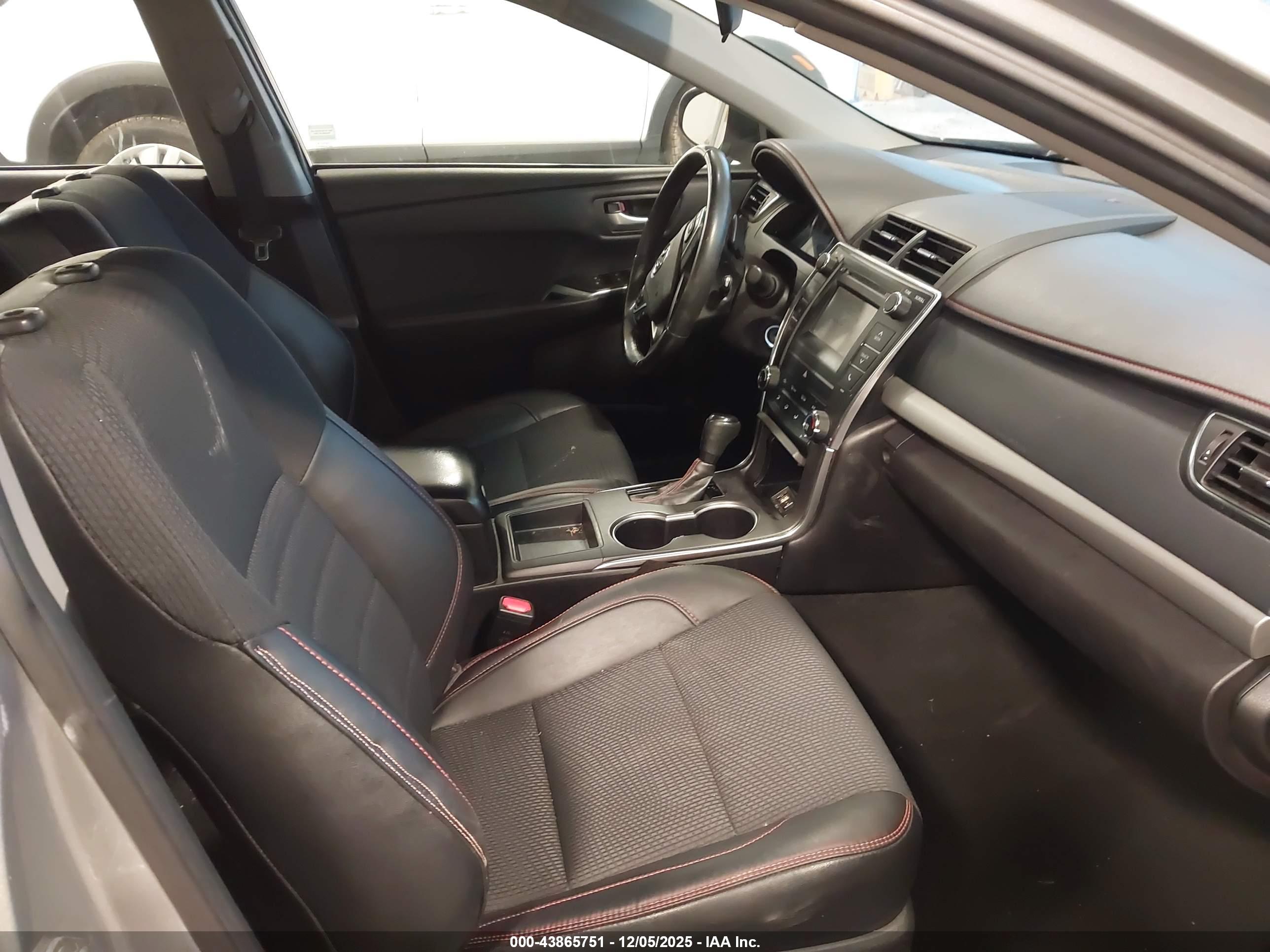 TOYOTA CAMRY image 5