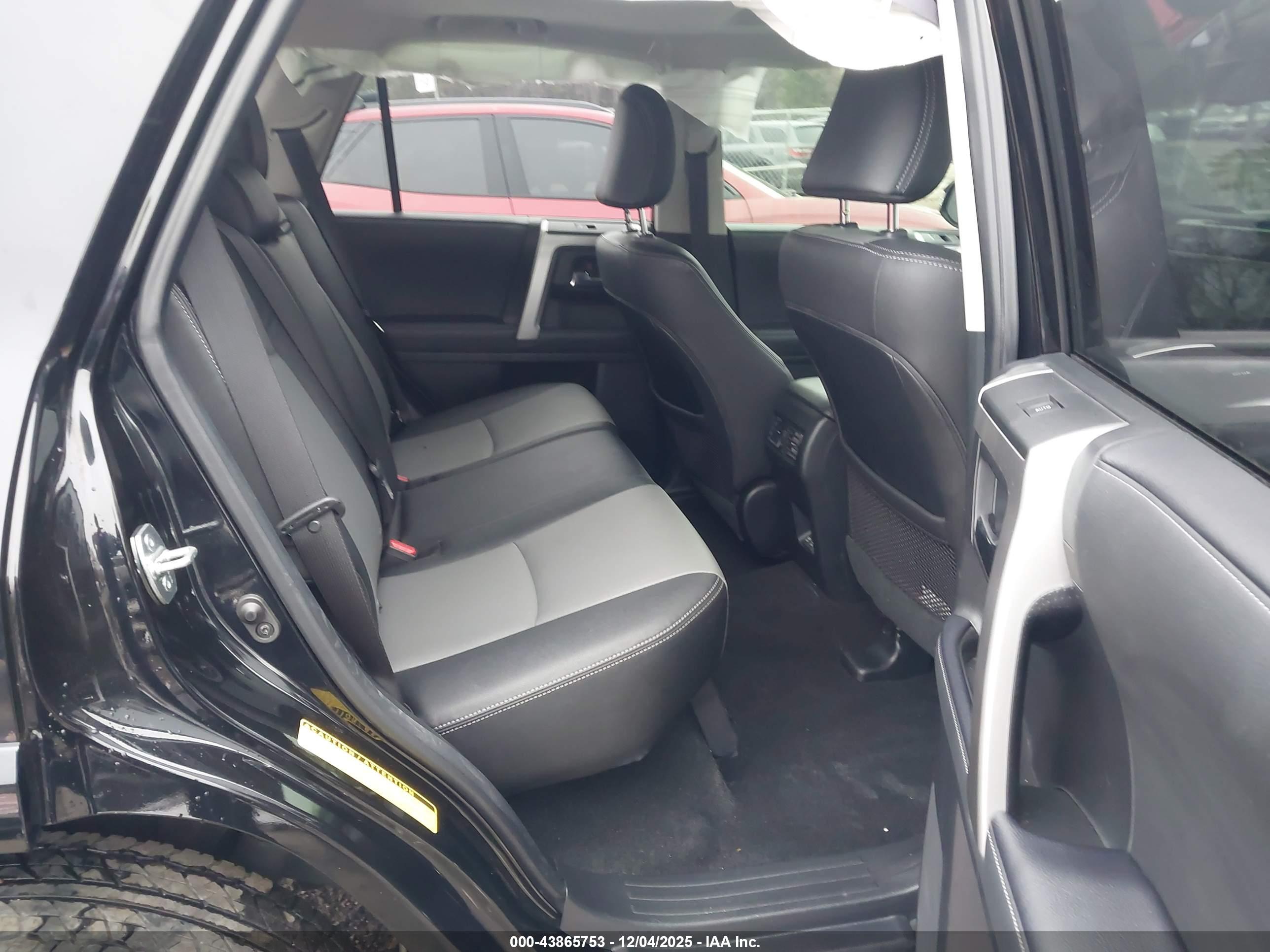 TOYOTA 4RUNNER image 8