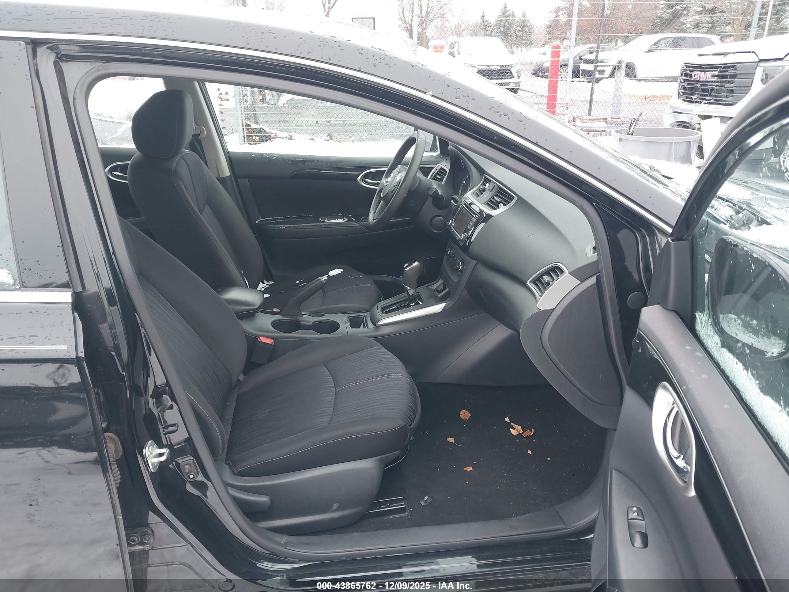 NISSAN SENTRA image 5