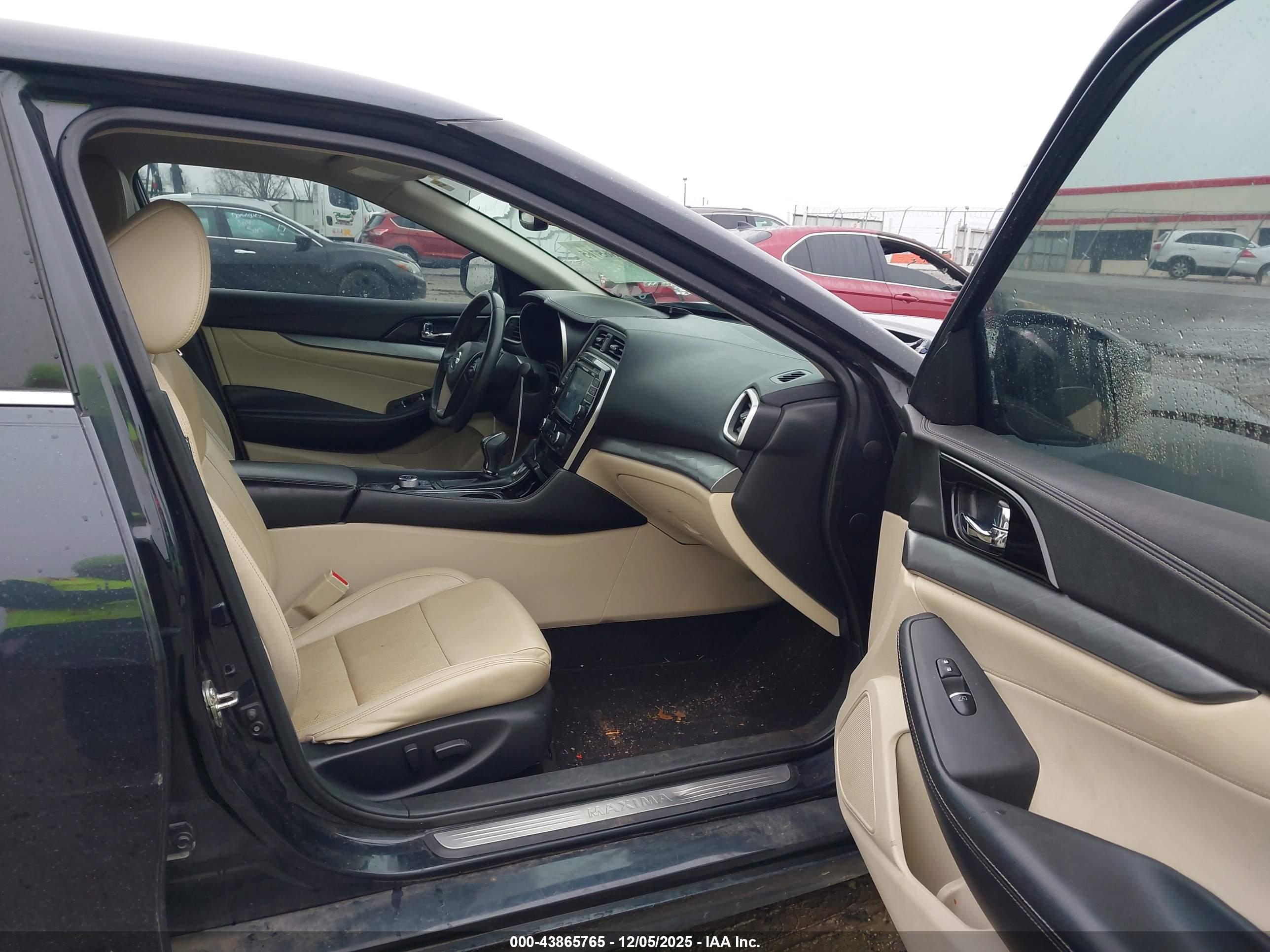 NISSAN MAXIMA image 5