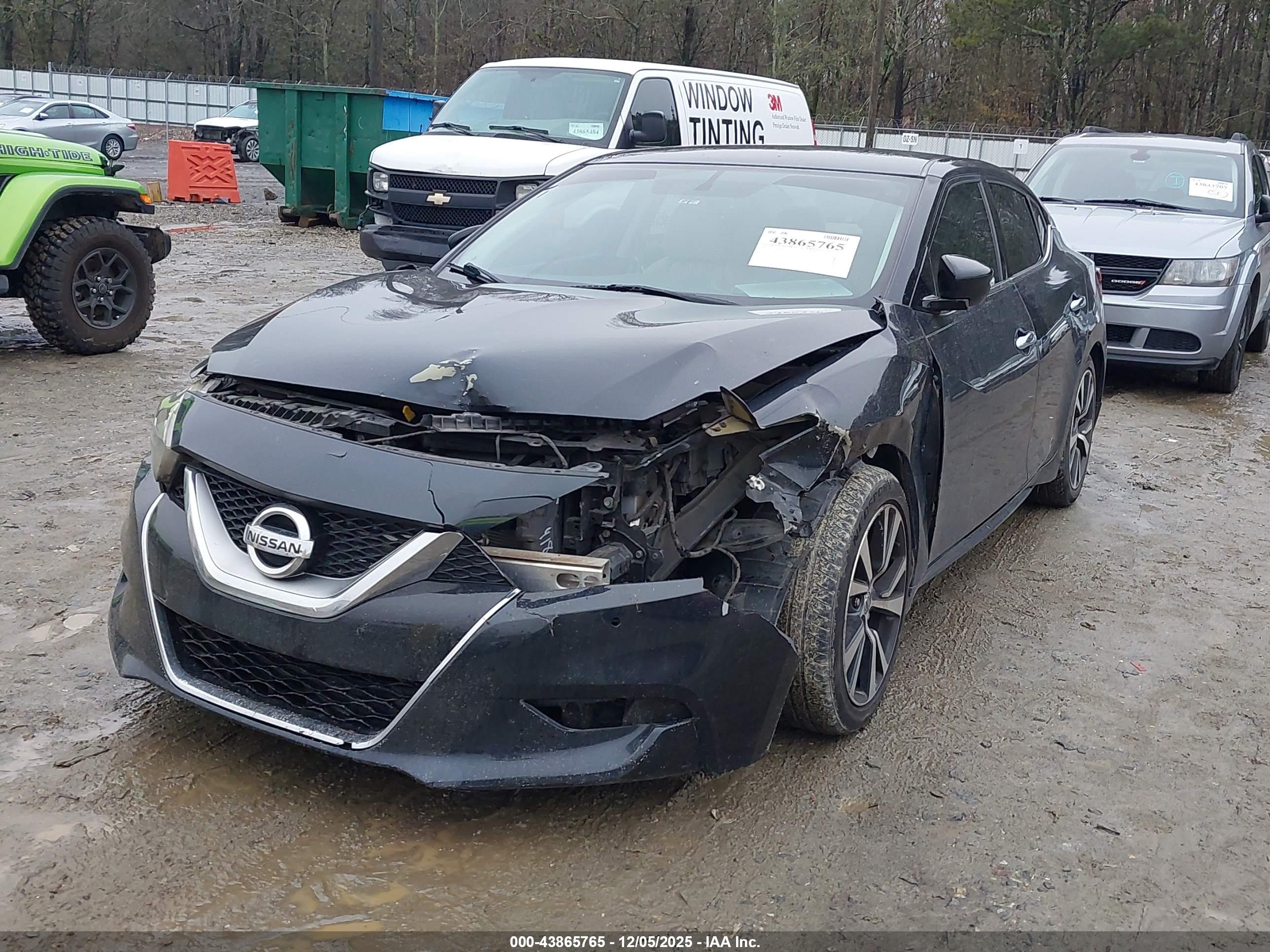 NISSAN MAXIMA image 6