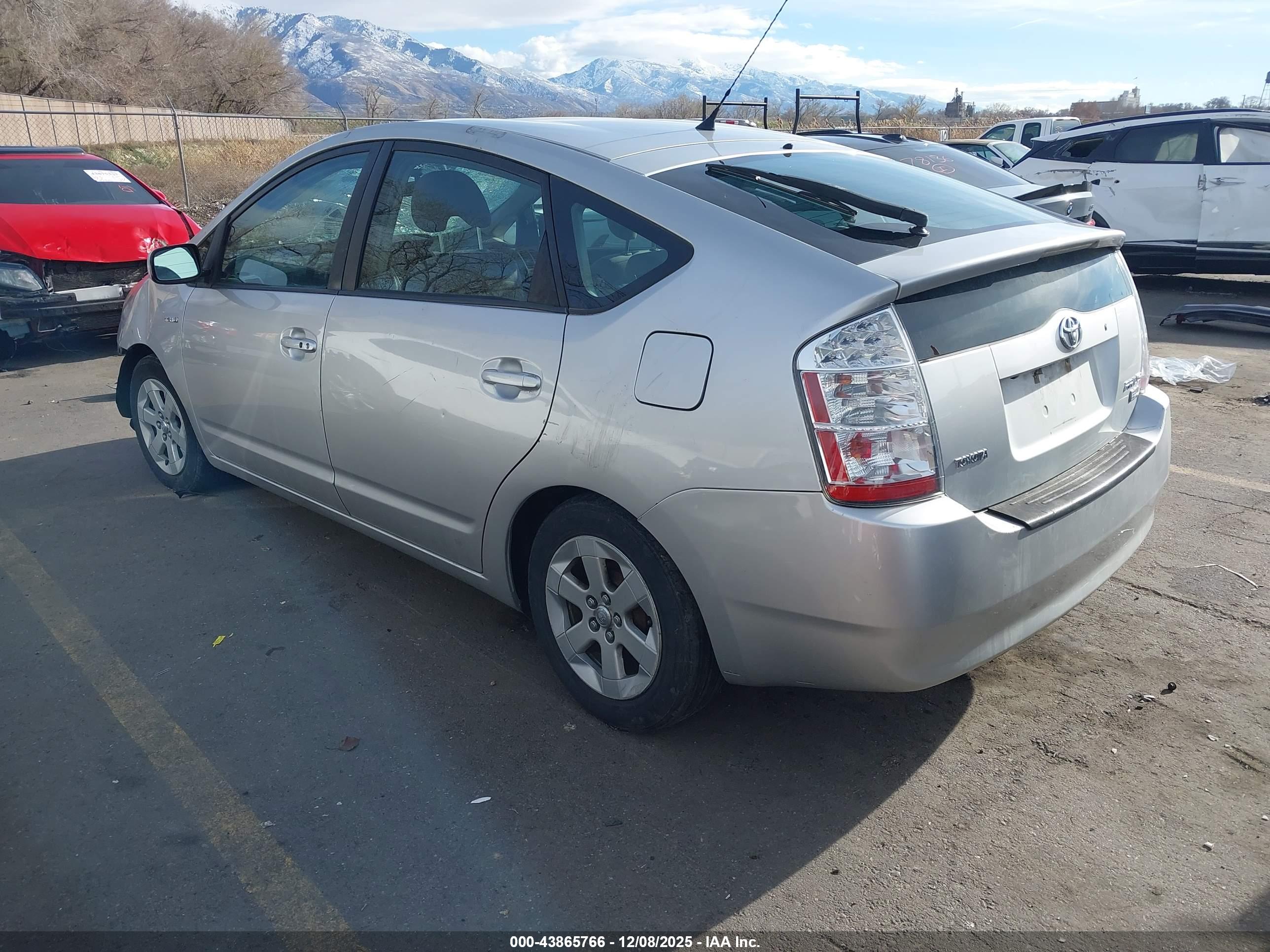TOYOTA PRIUS image 3