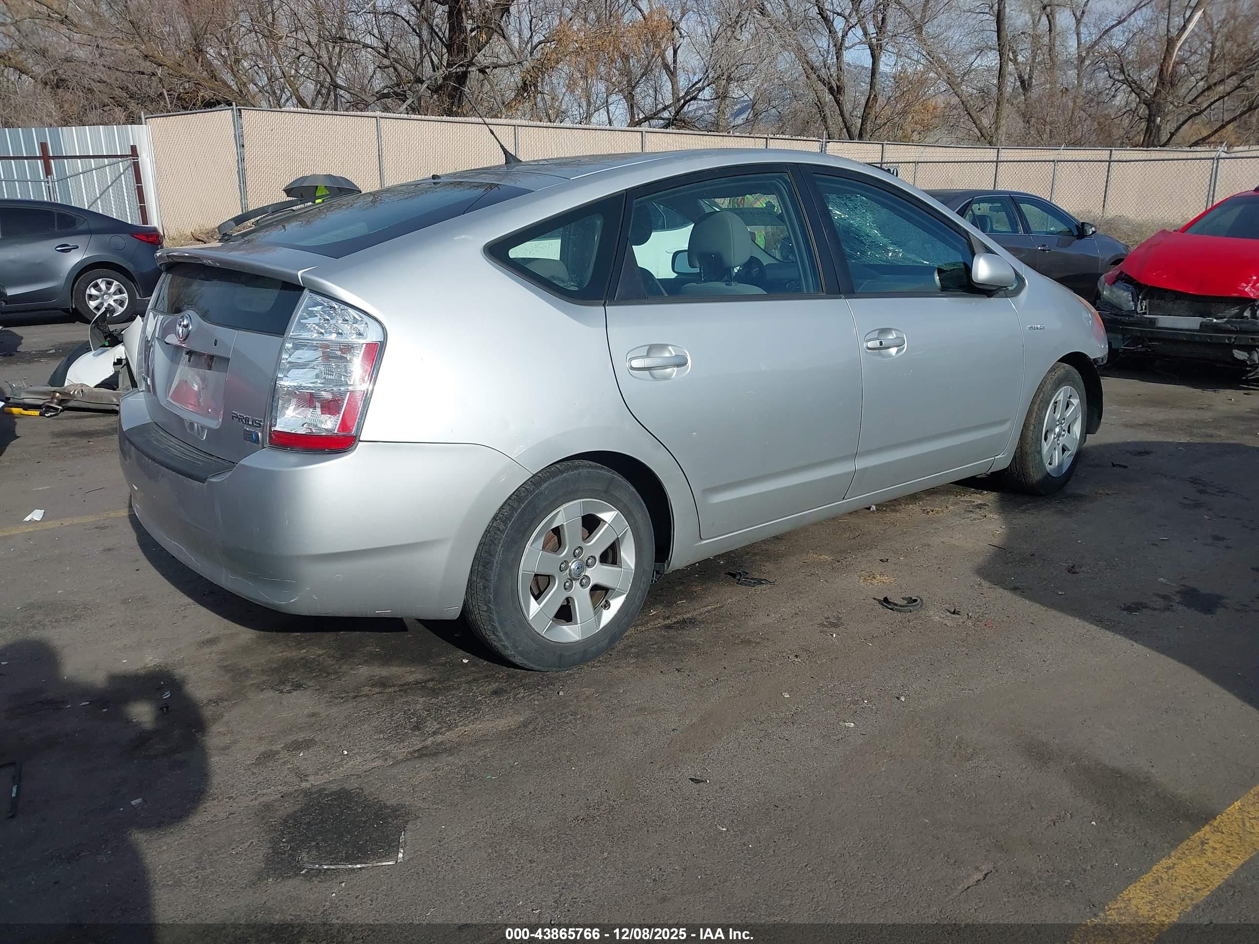 TOYOTA PRIUS image 4