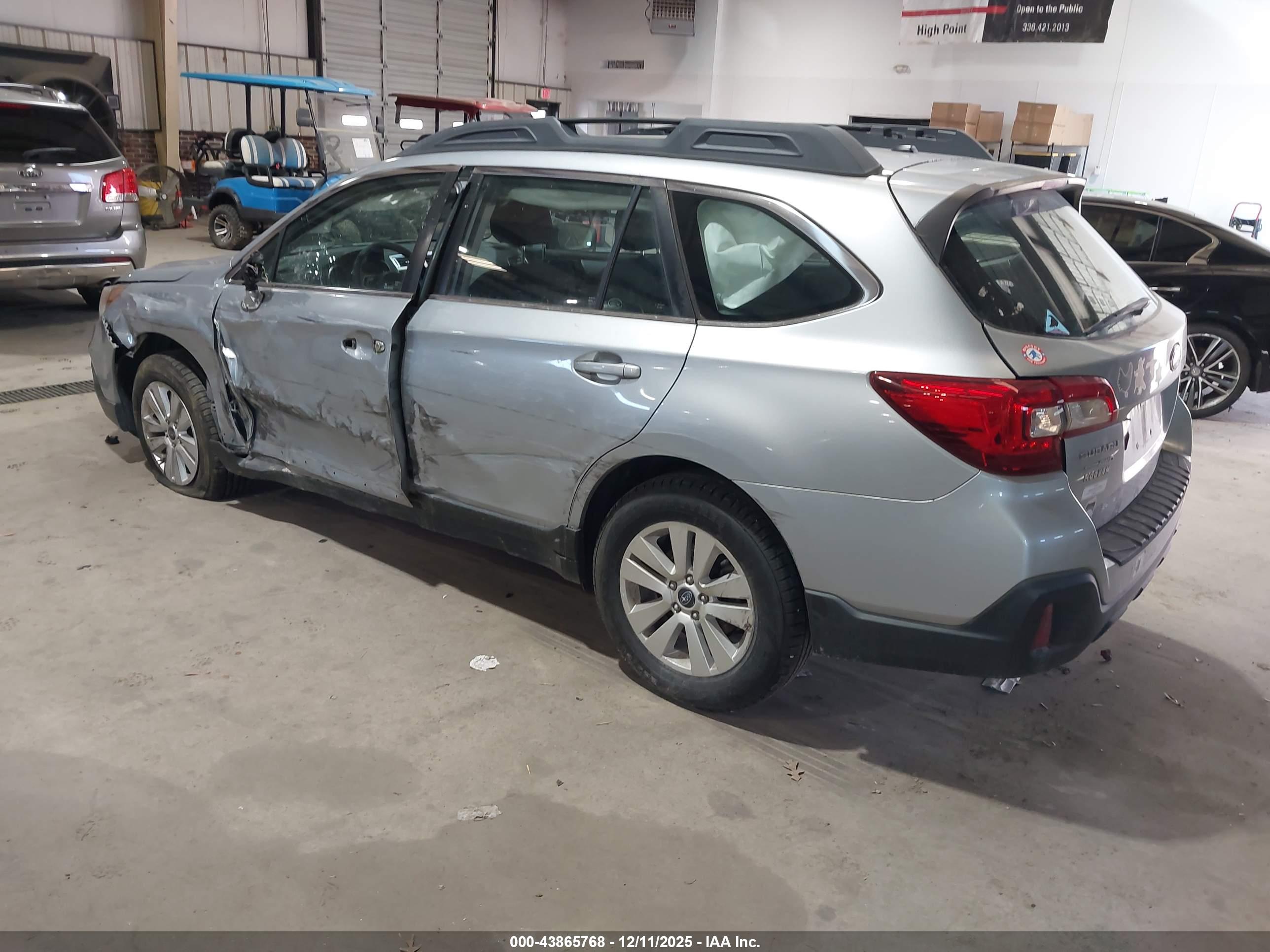 SUBARU OUTBACK image 3