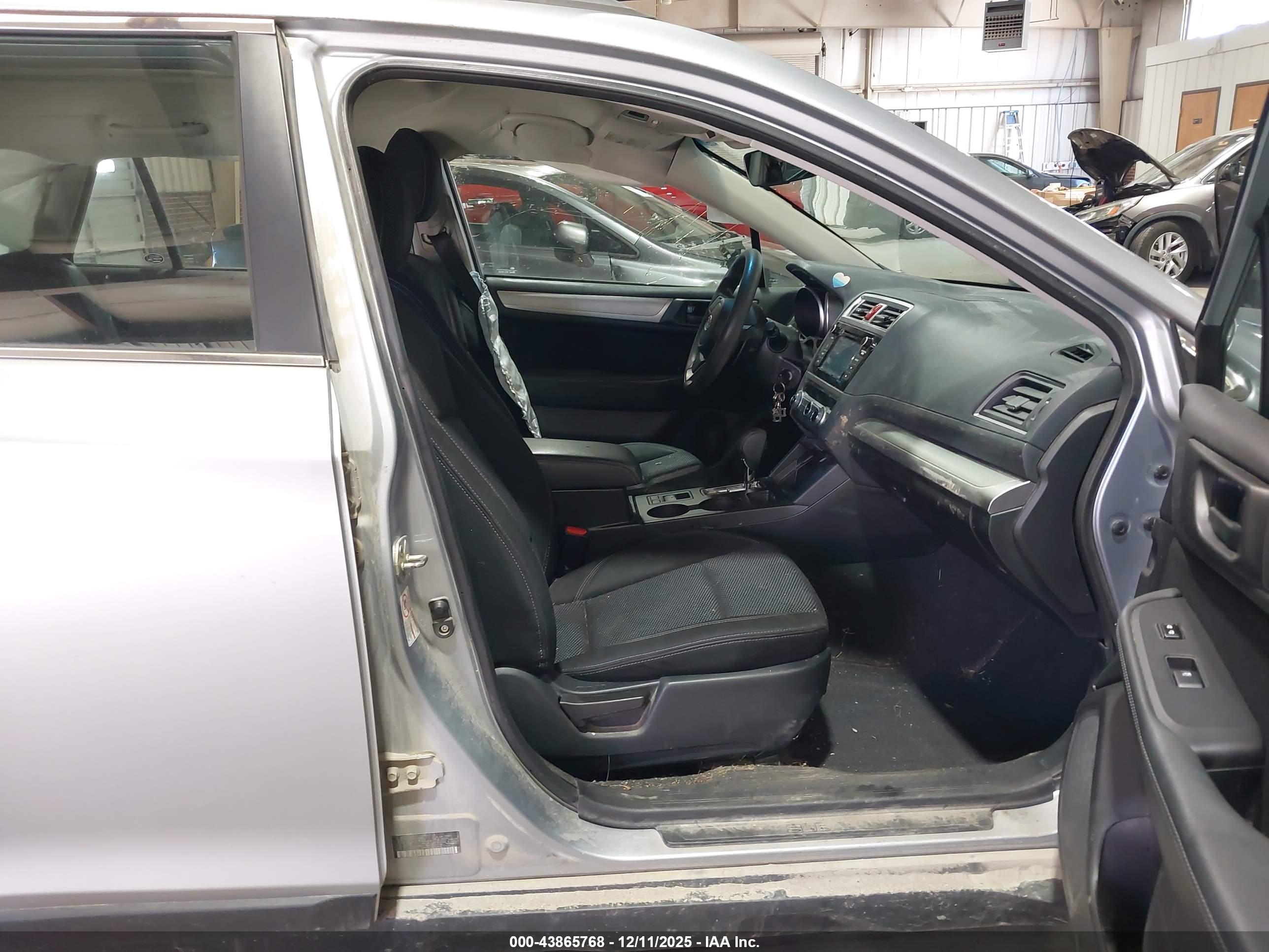 SUBARU OUTBACK image 5
