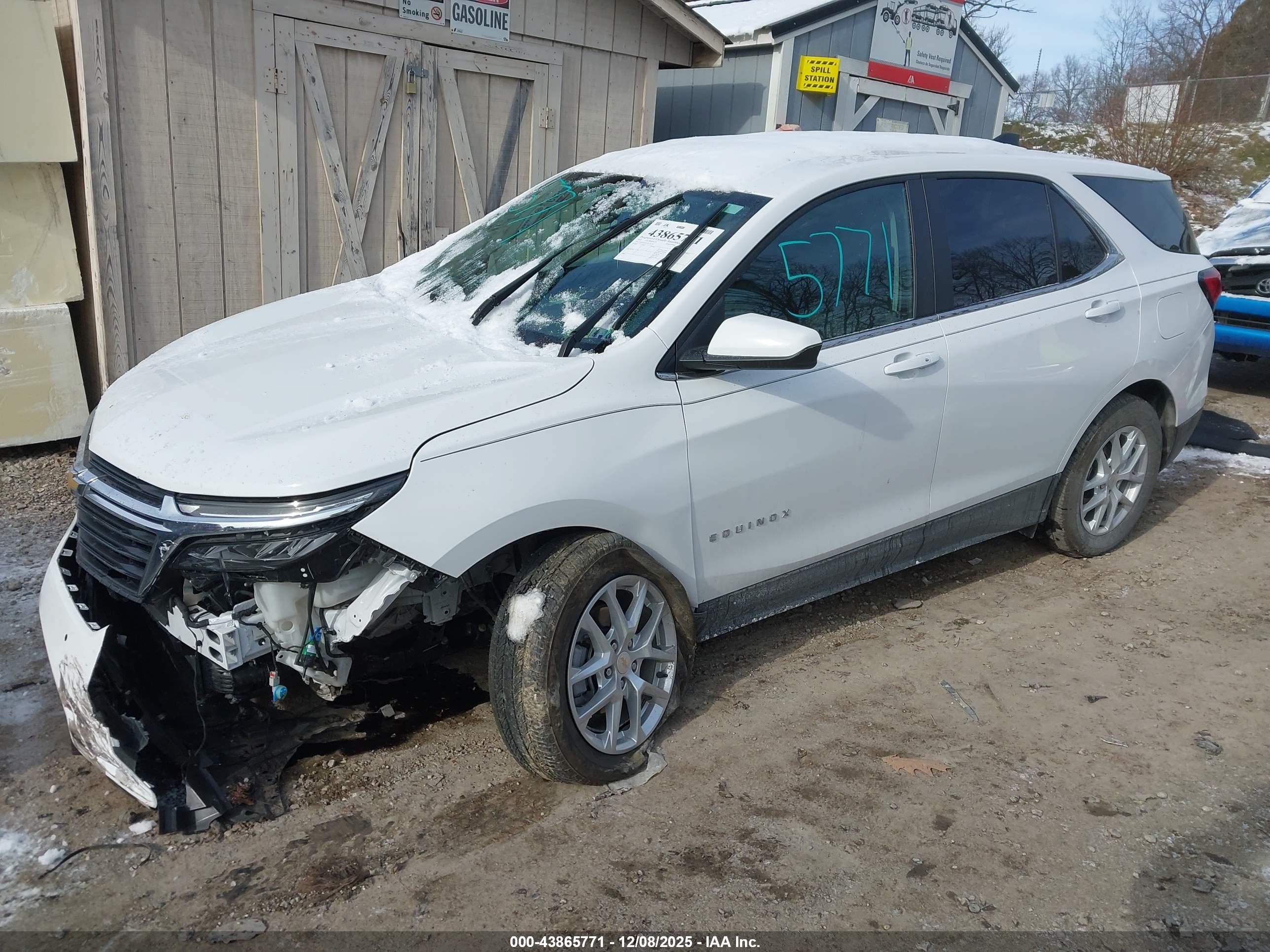 CHEVROLET EQUINOX image 2