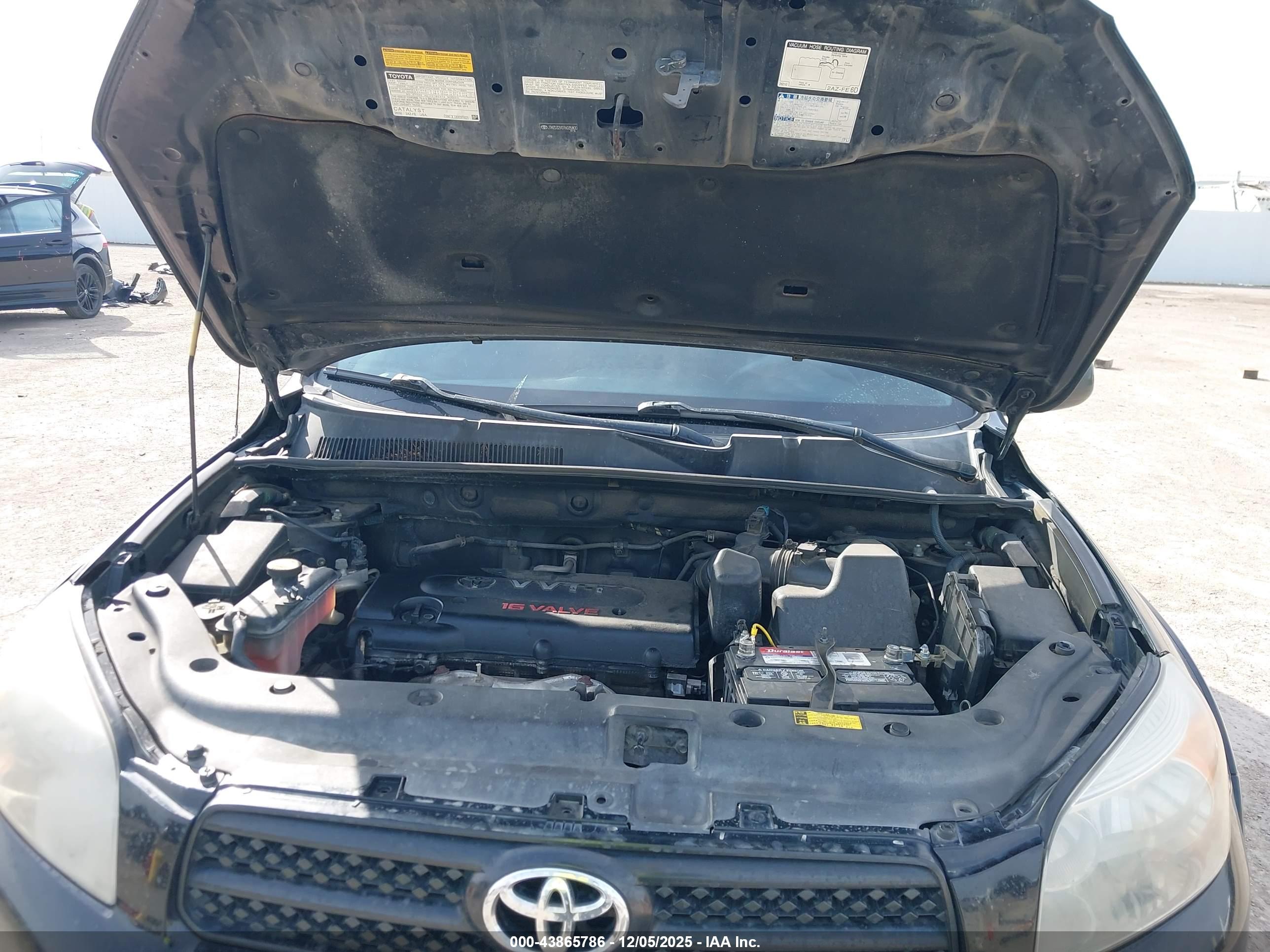 TOYOTA RAV4 image 10