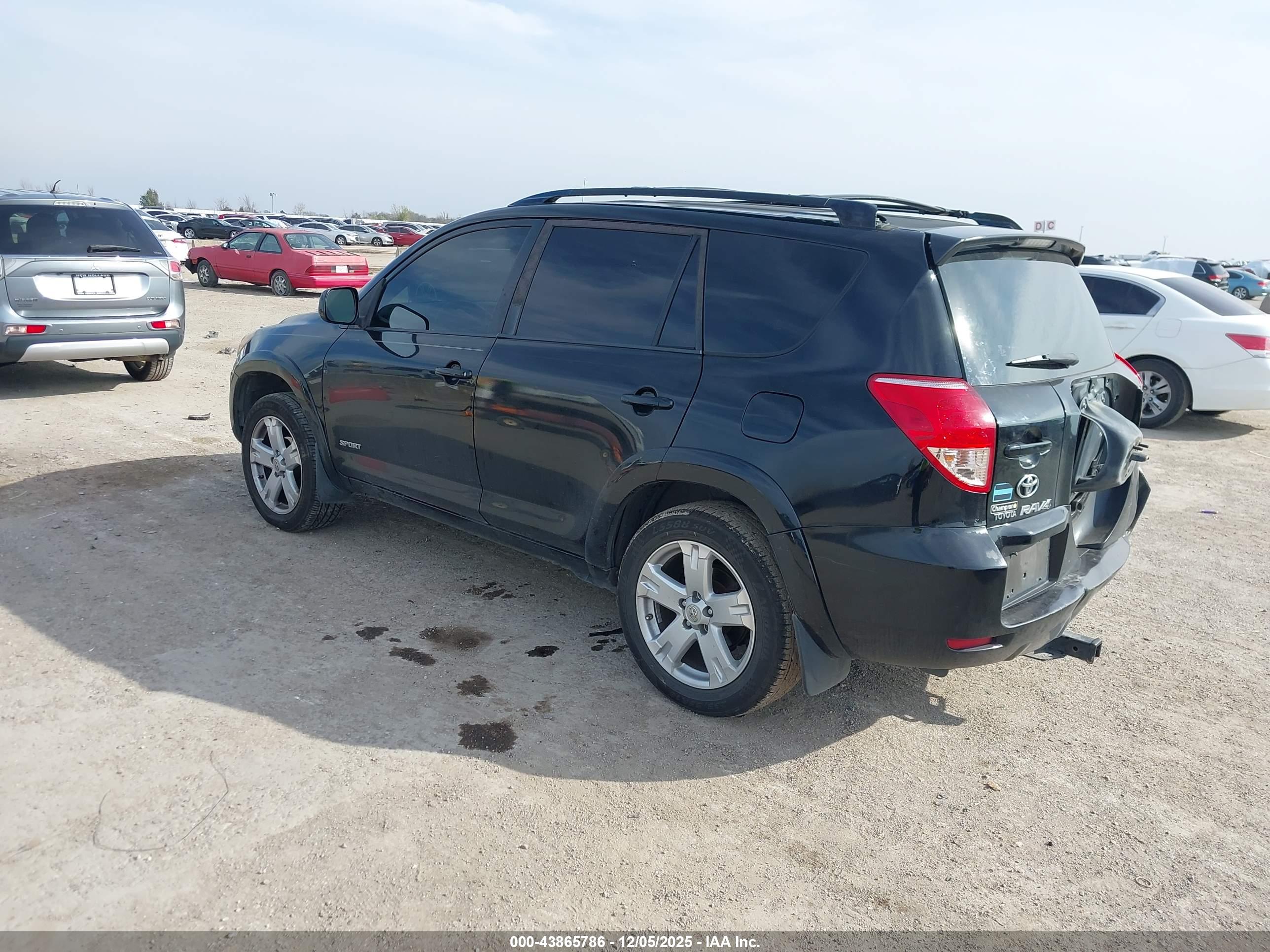 TOYOTA RAV4 image 3