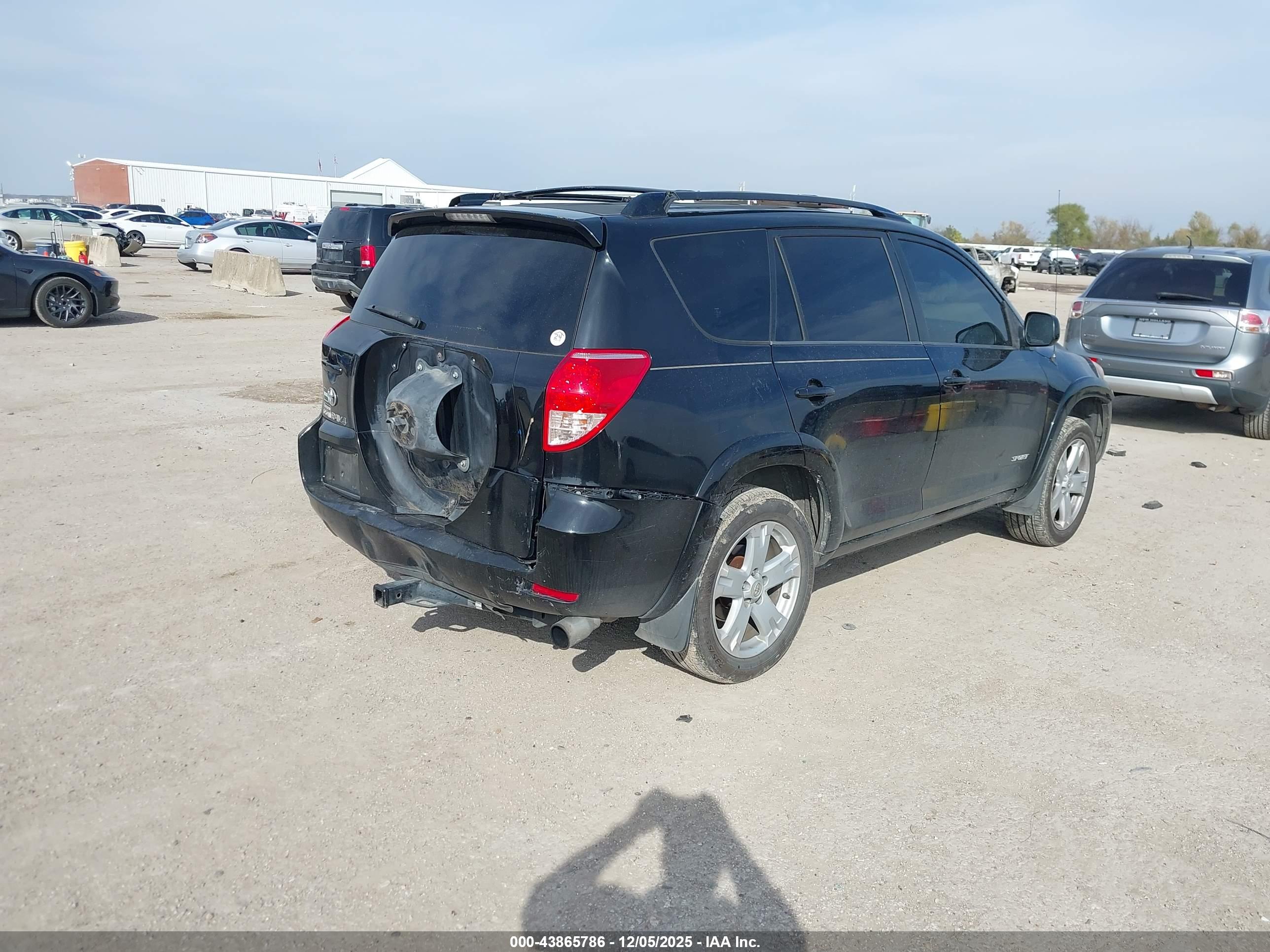 TOYOTA RAV4 image 4