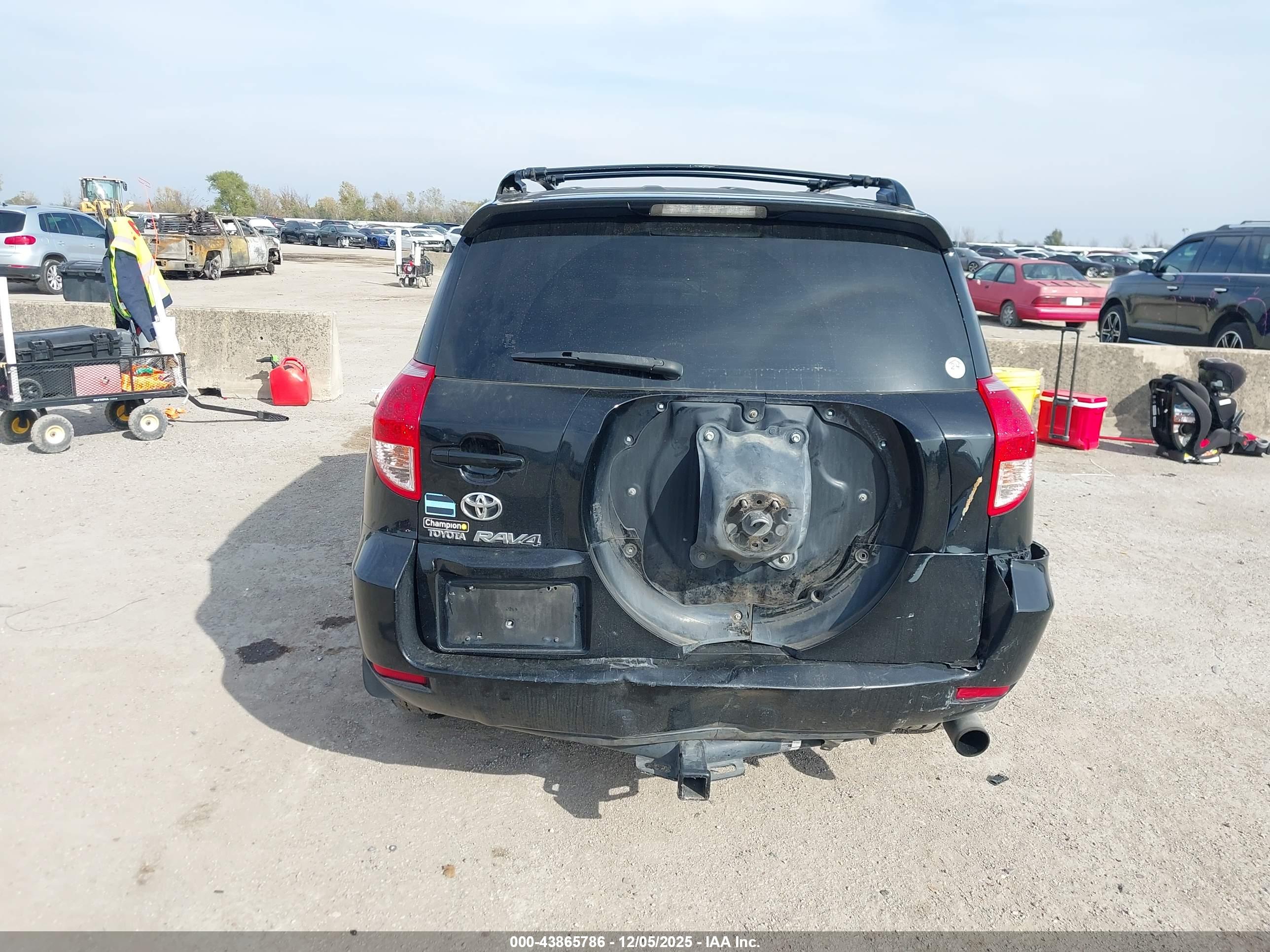 TOYOTA RAV4 image 6