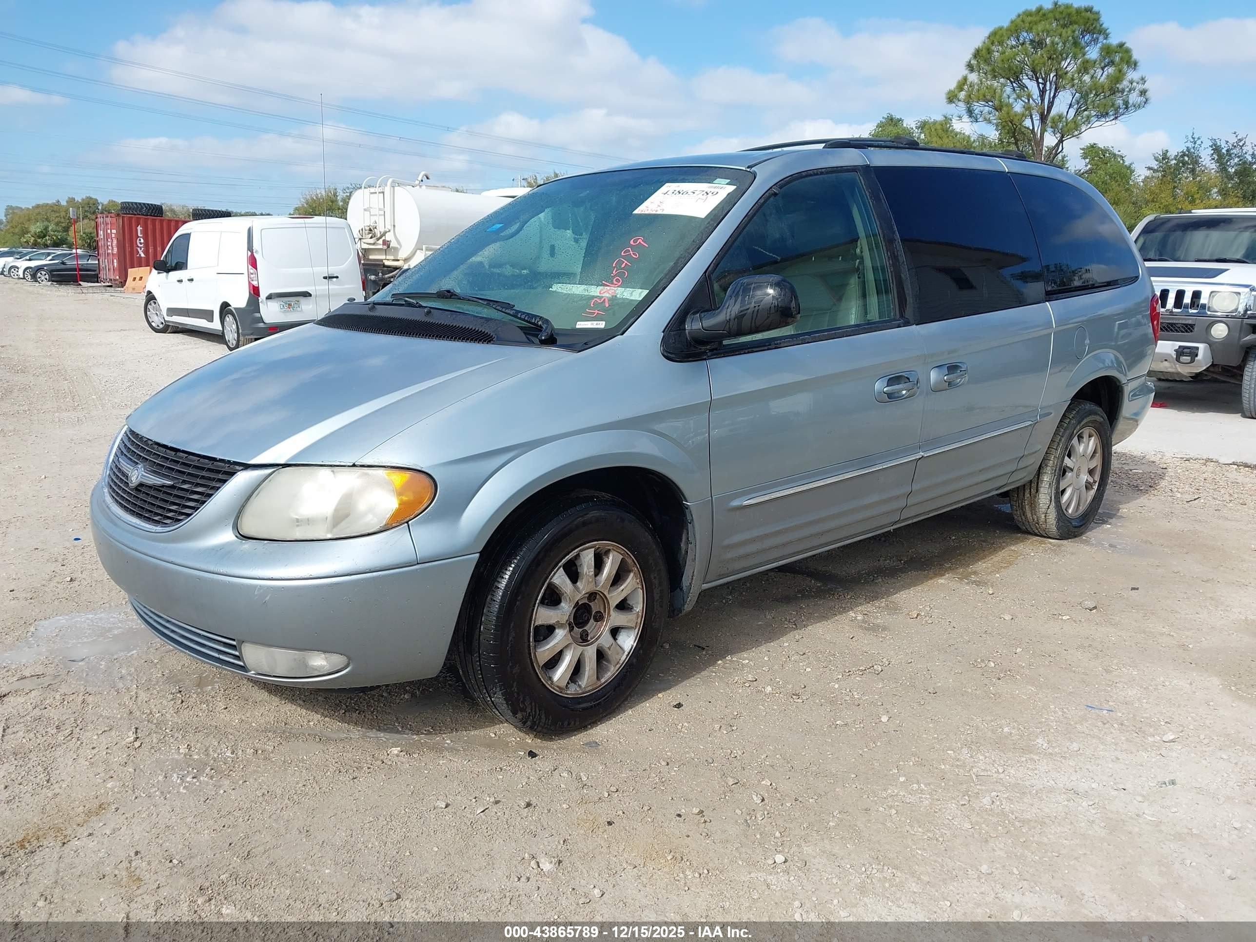 CHRYSLER TOWN image 2