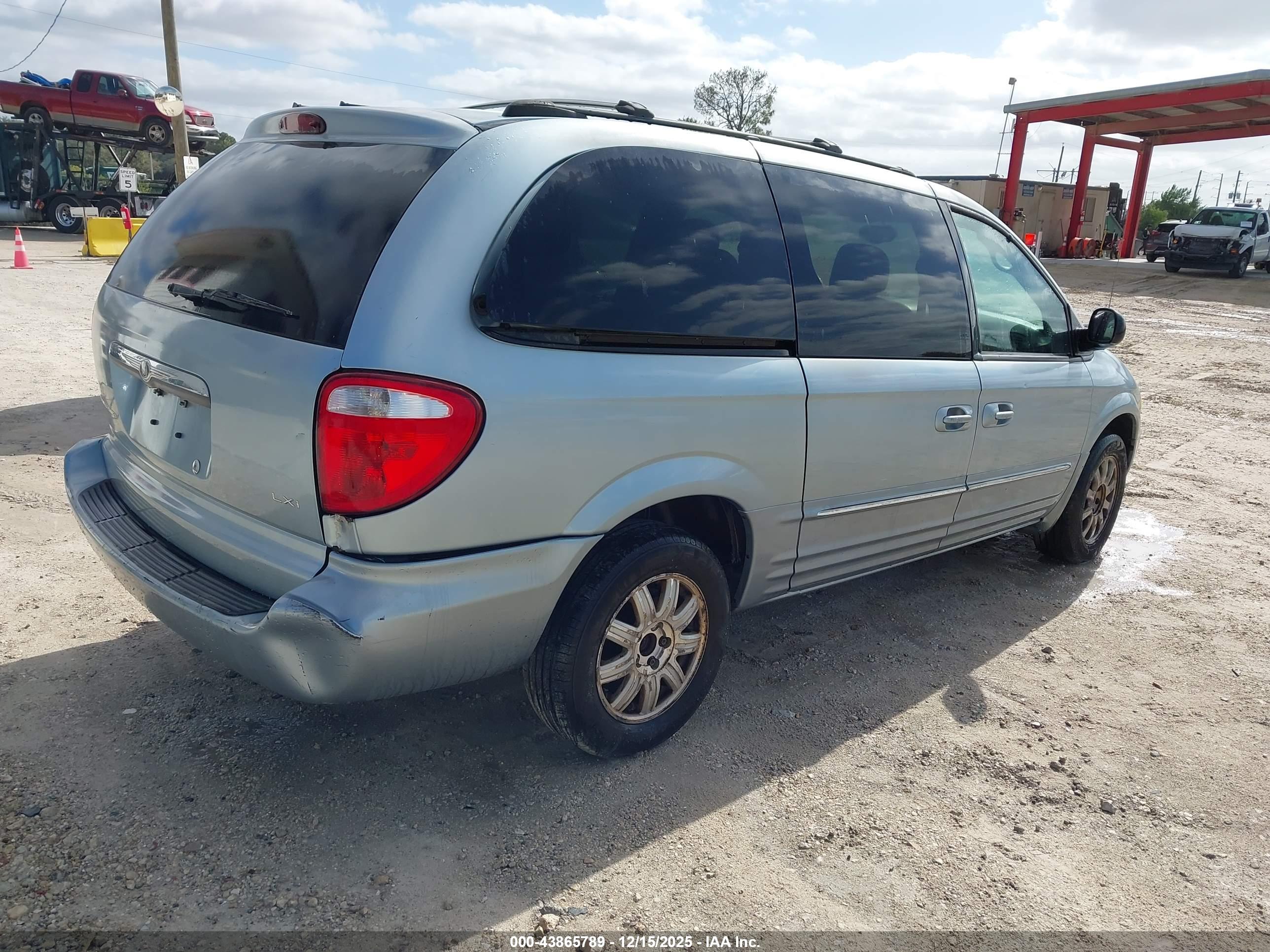 CHRYSLER TOWN image 4
