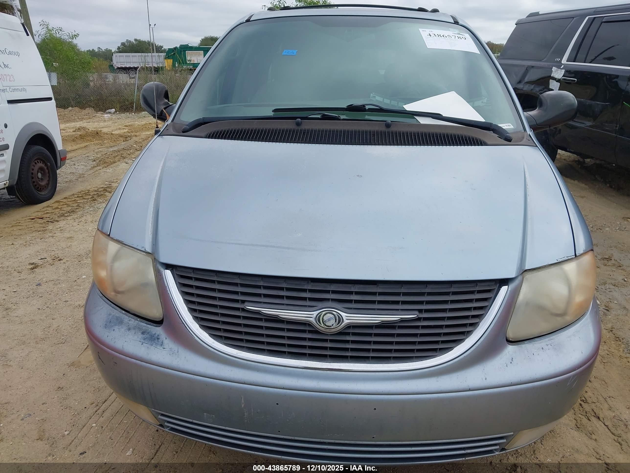CHRYSLER TOWN image 6