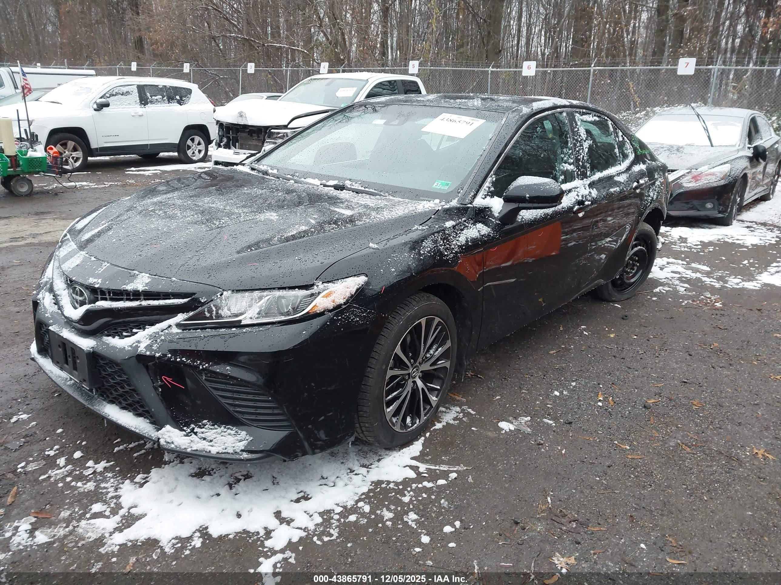 TOYOTA CAMRY image 2