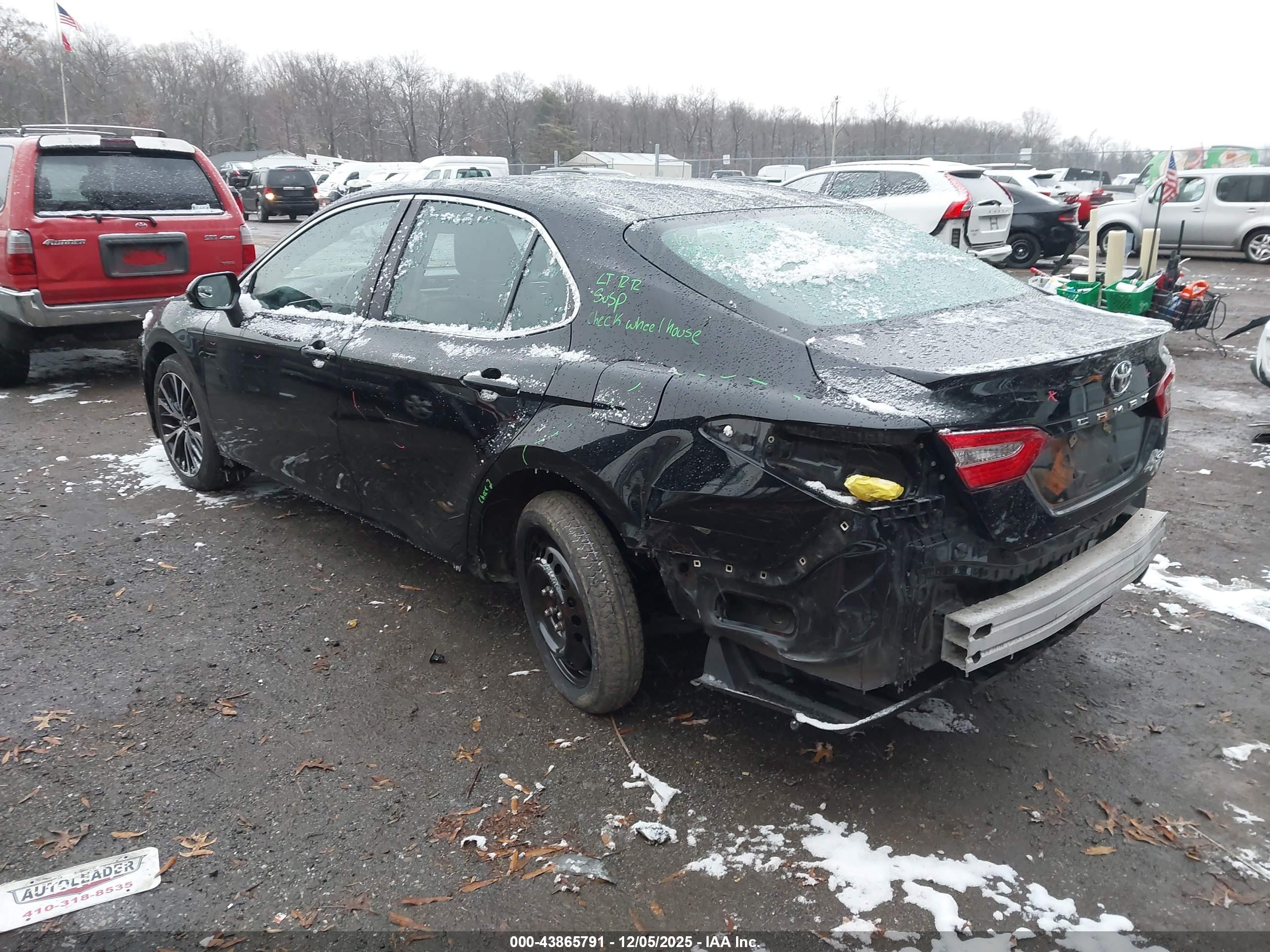 TOYOTA CAMRY image 3