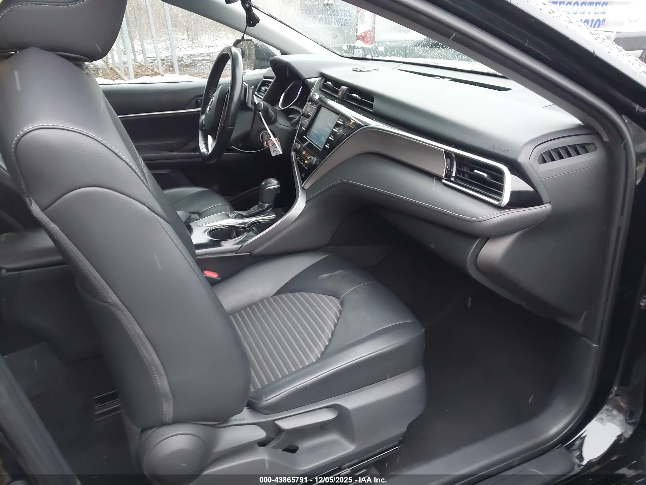TOYOTA CAMRY image 5
