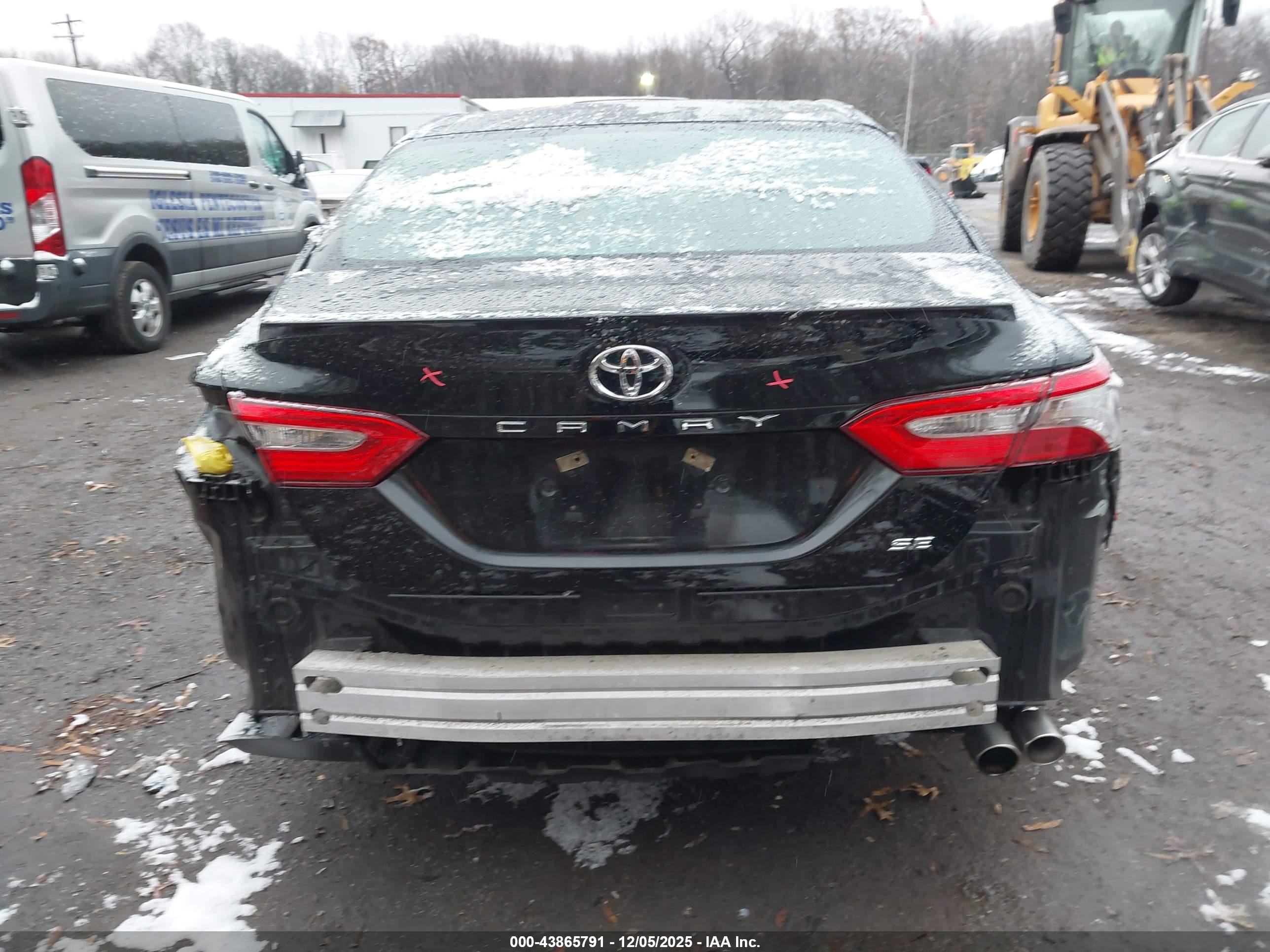 TOYOTA CAMRY image 6