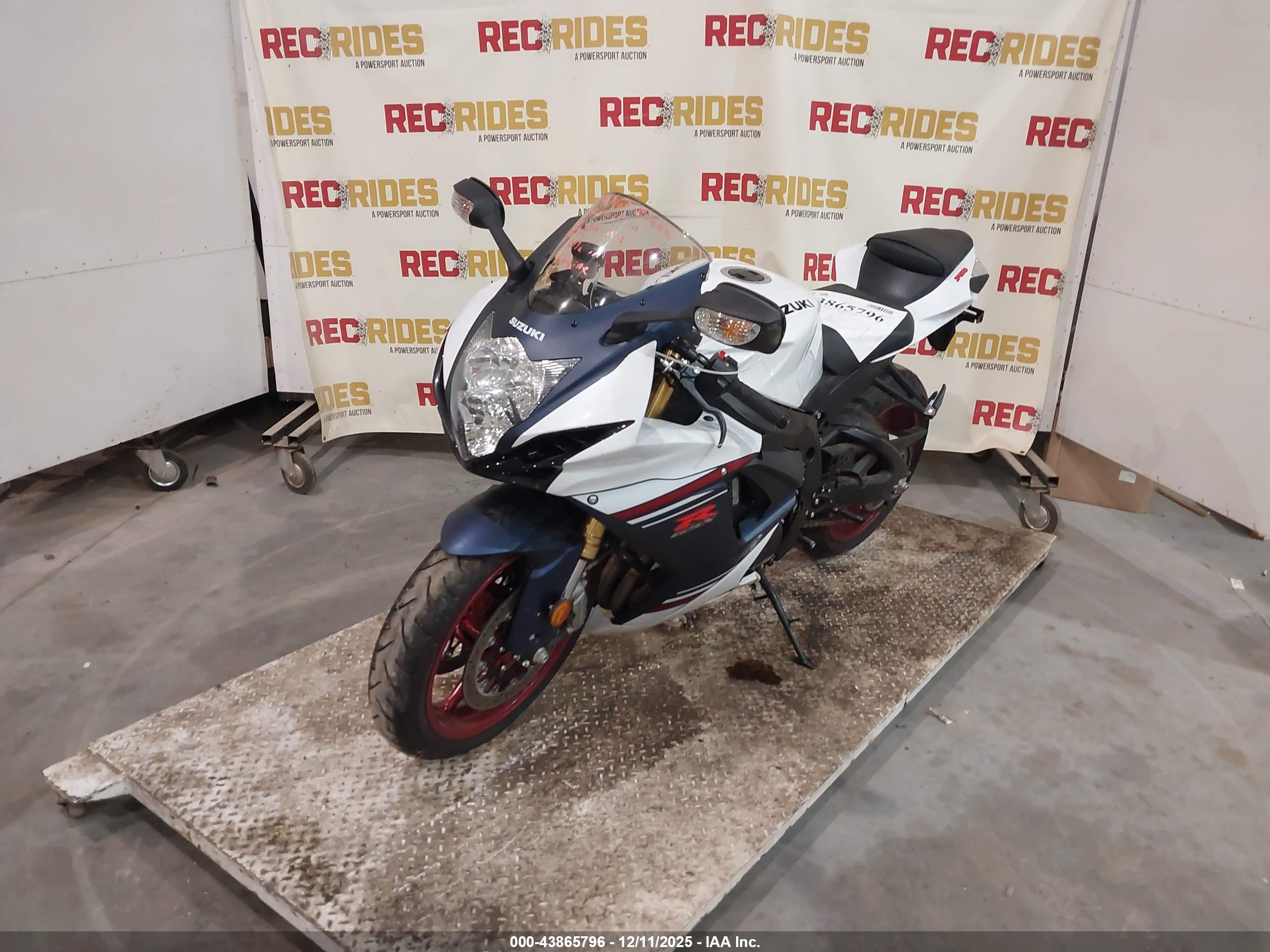 SUZUKI GSX-R750 image 2