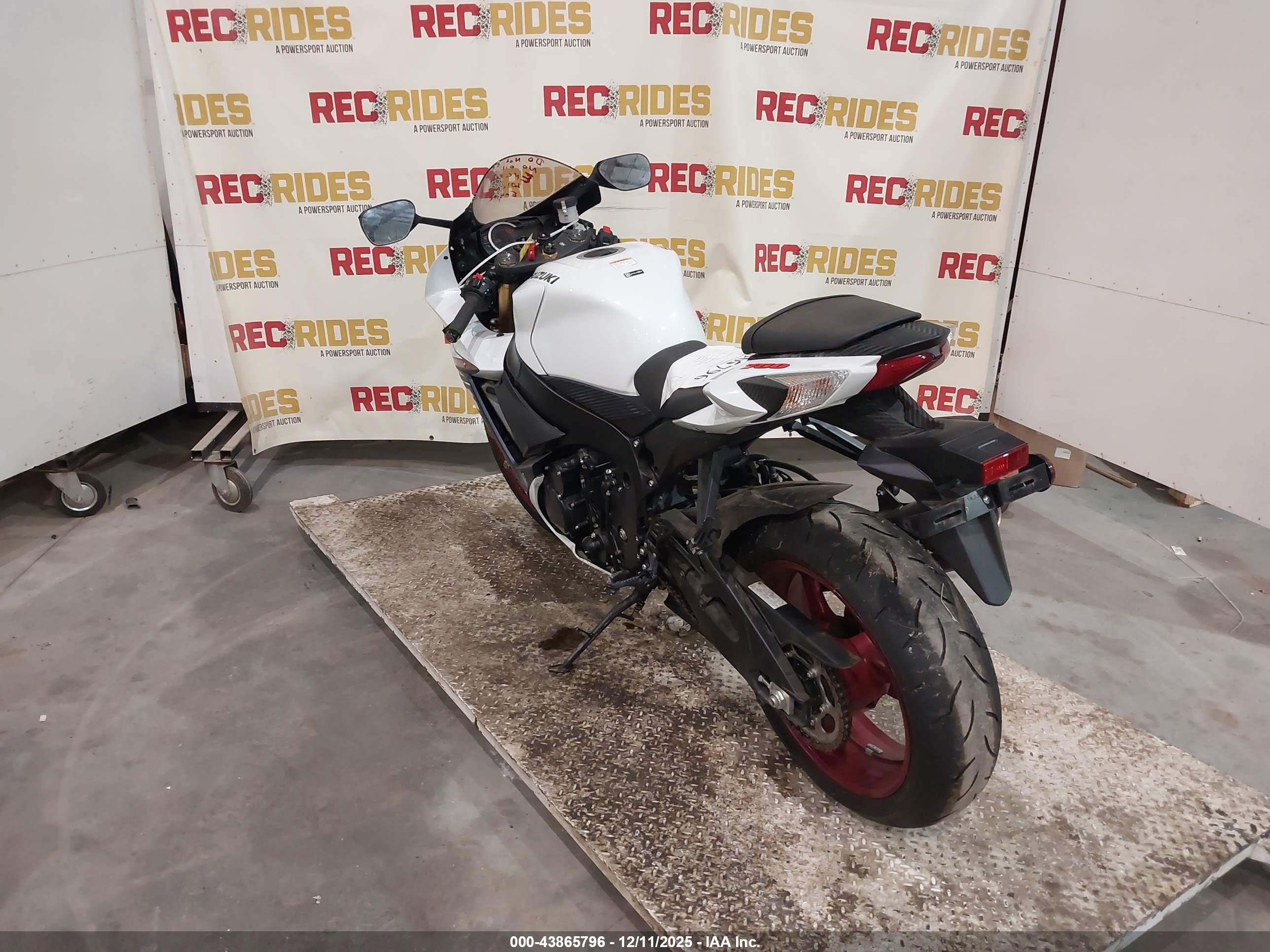SUZUKI GSX-R750 image 3
