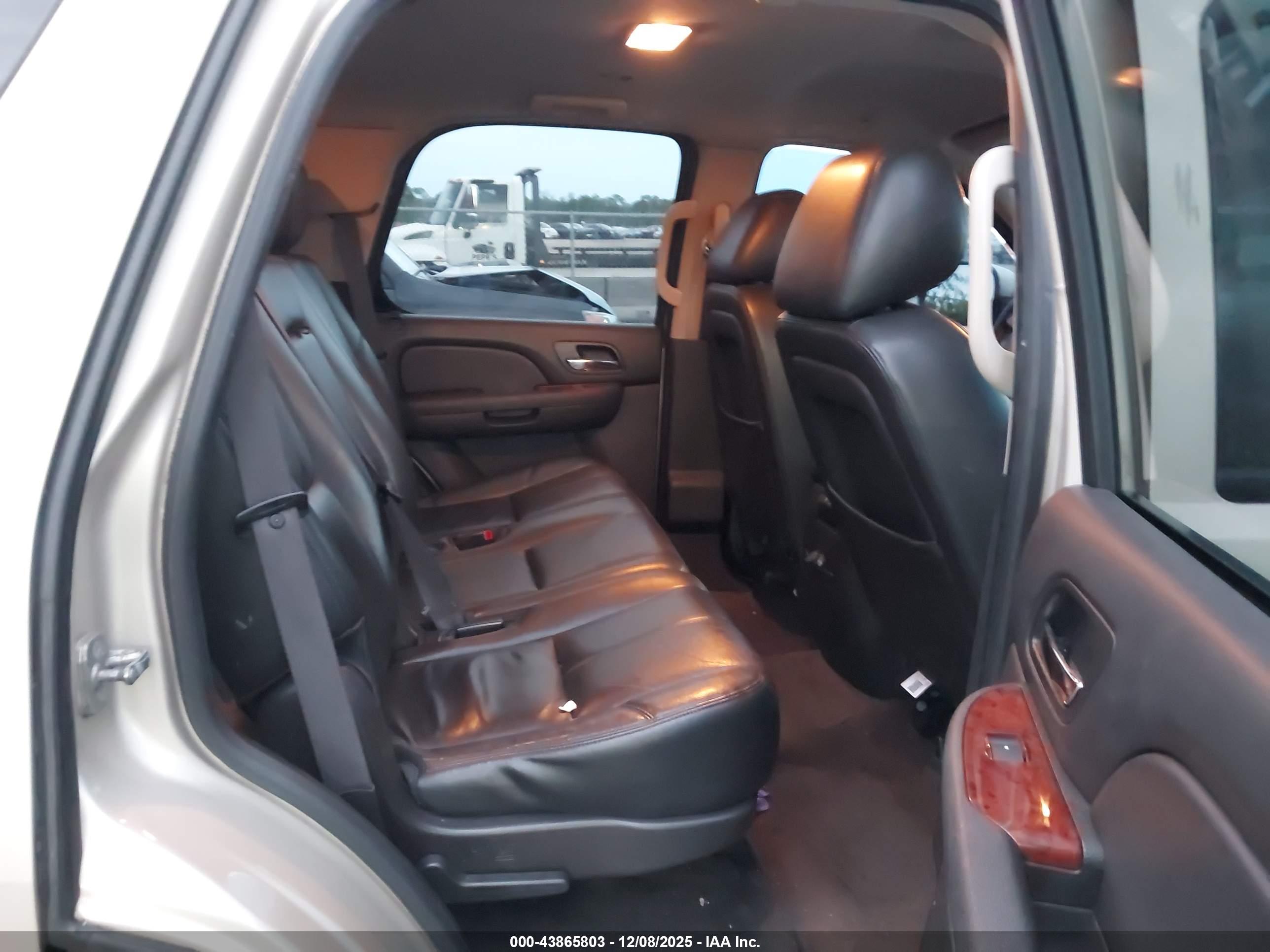 CHEVROLET TAHOE image 8