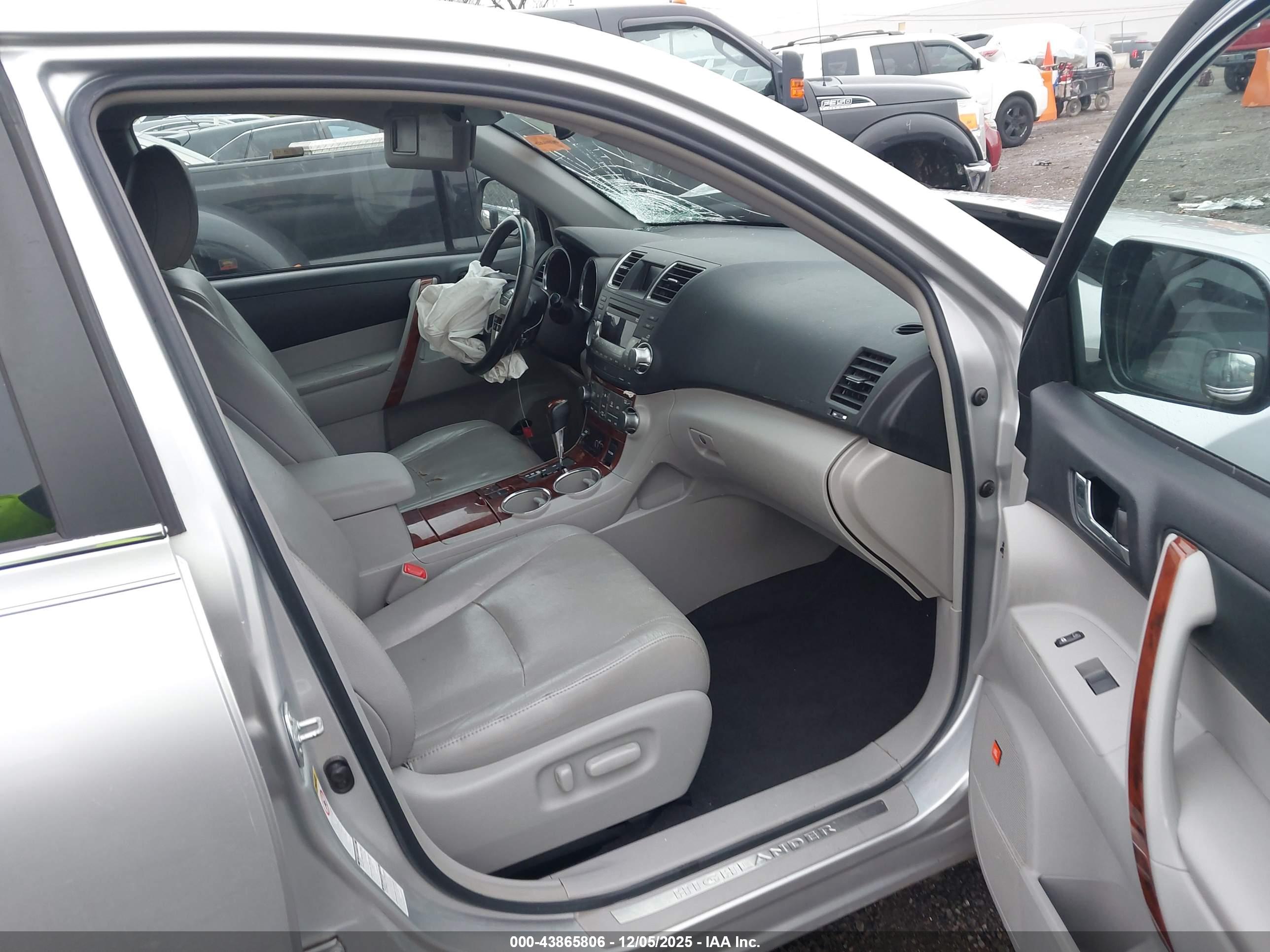 TOYOTA HIGHLANDER image 5