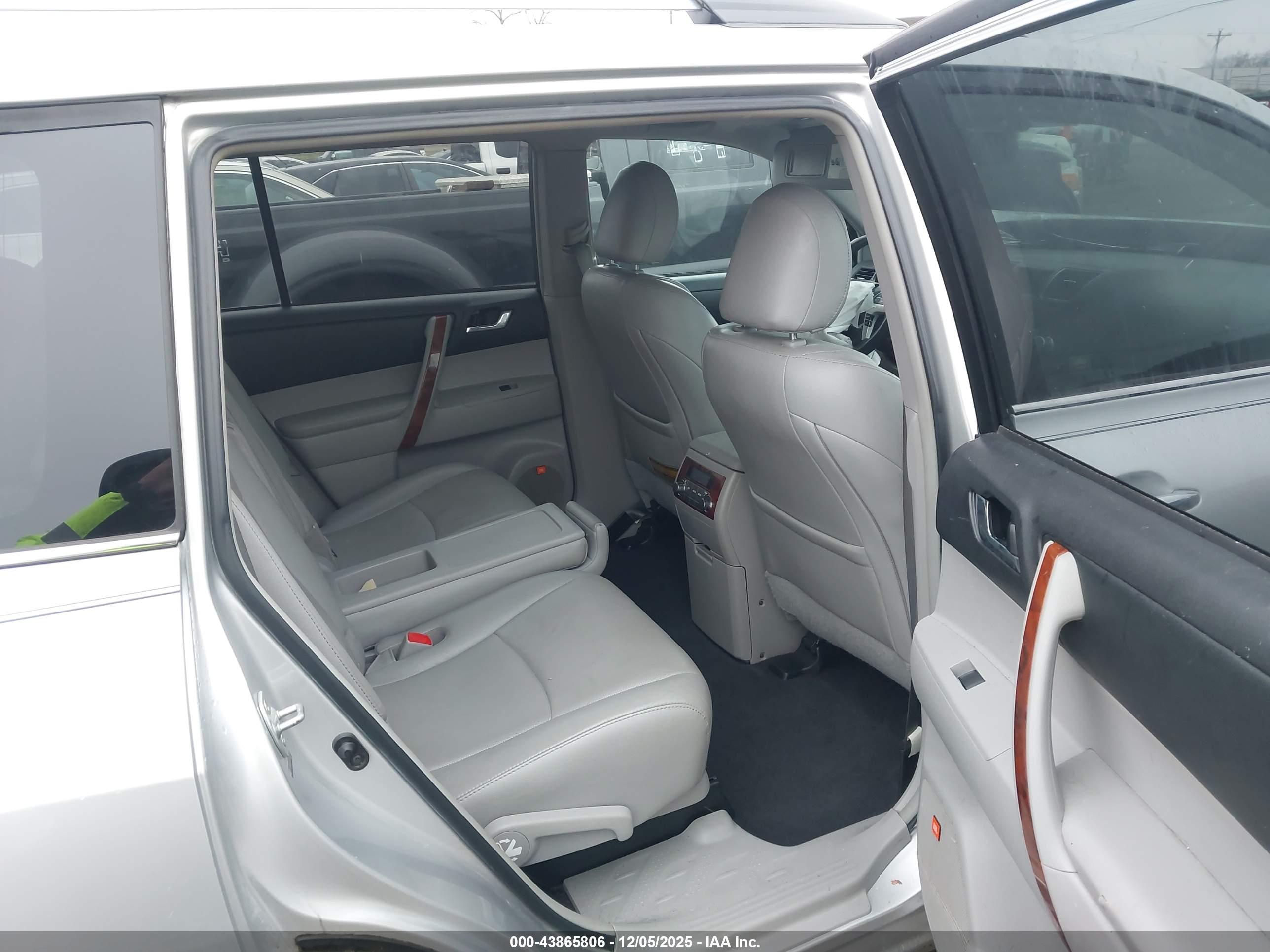 TOYOTA HIGHLANDER image 8