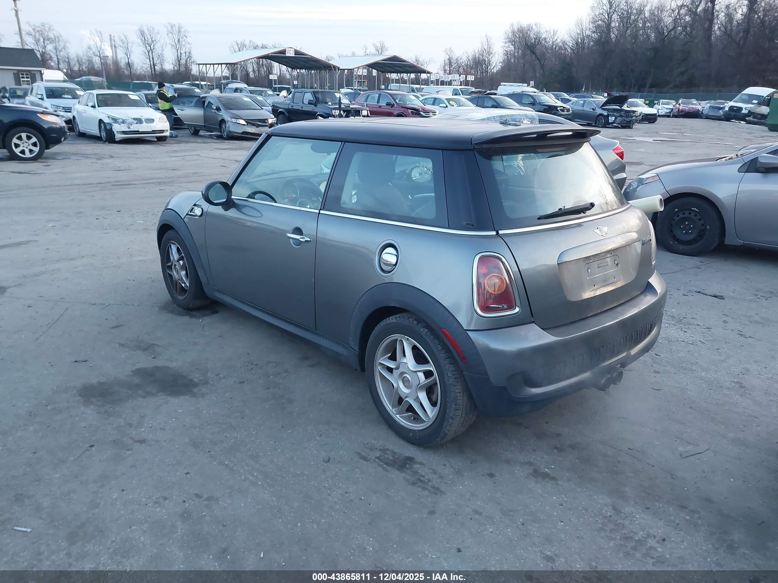 MINI COOPER image 3