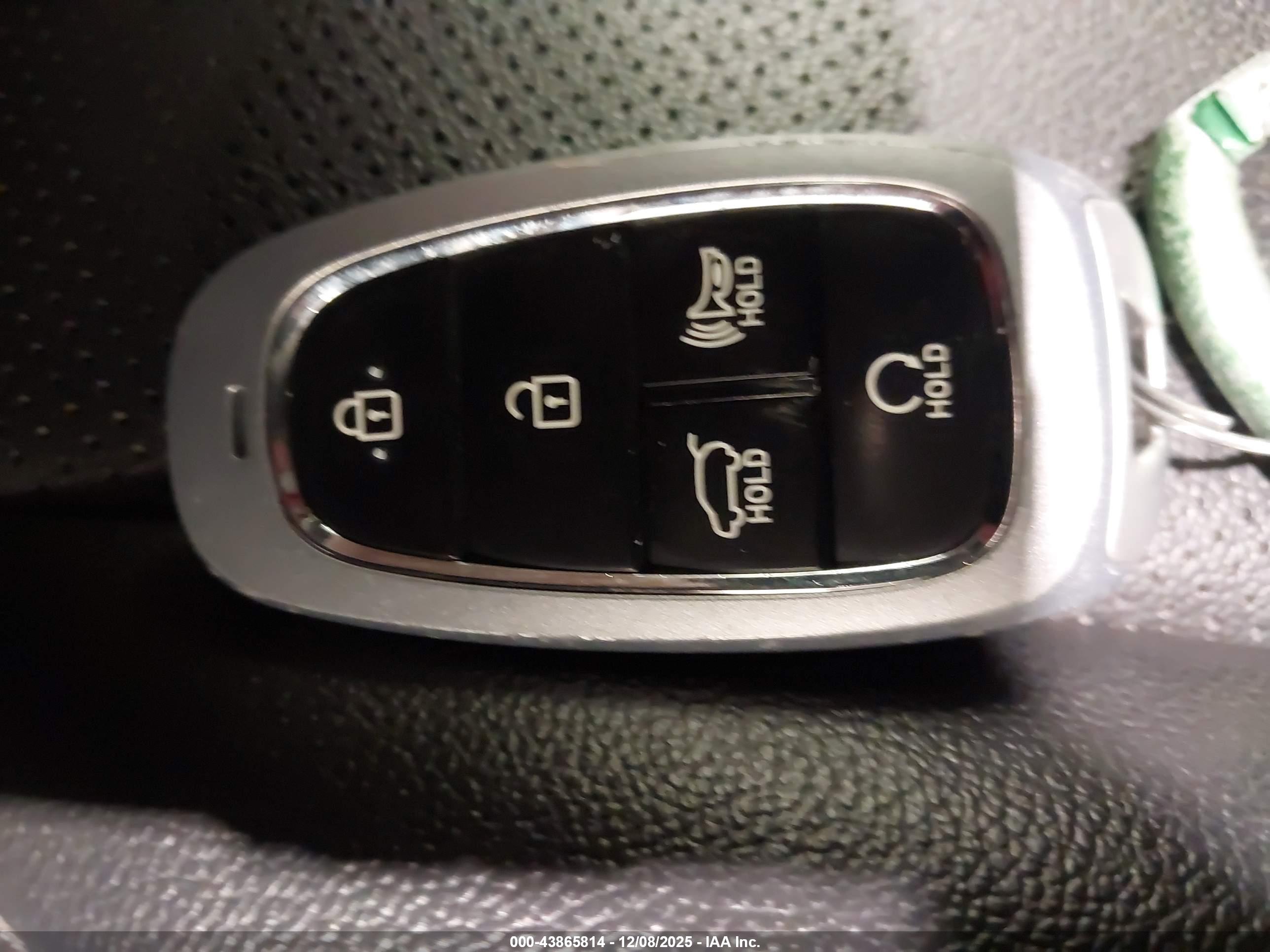 HYUNDAI SANTA image 11