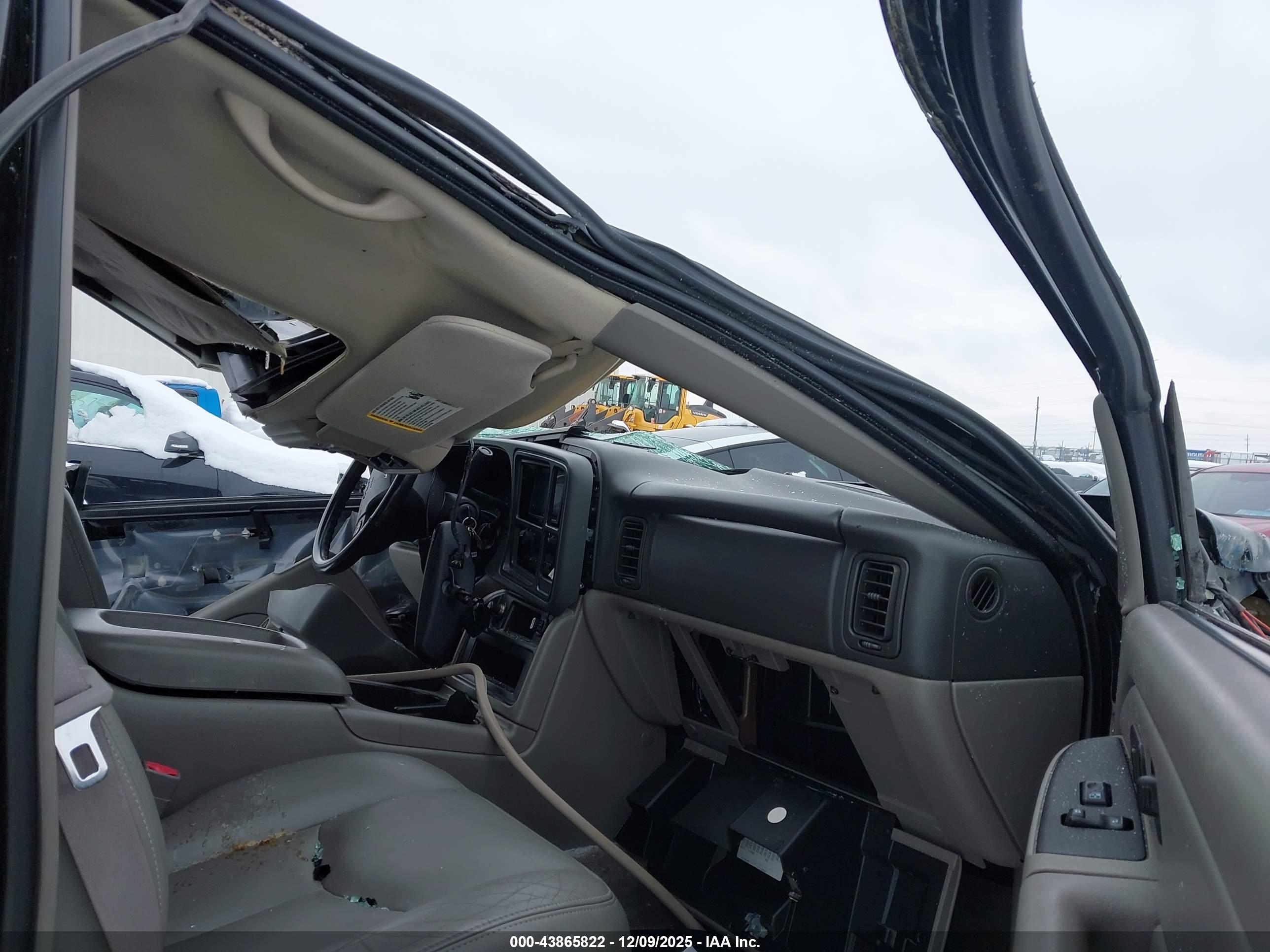 CHEVROLET TAHOE image 5