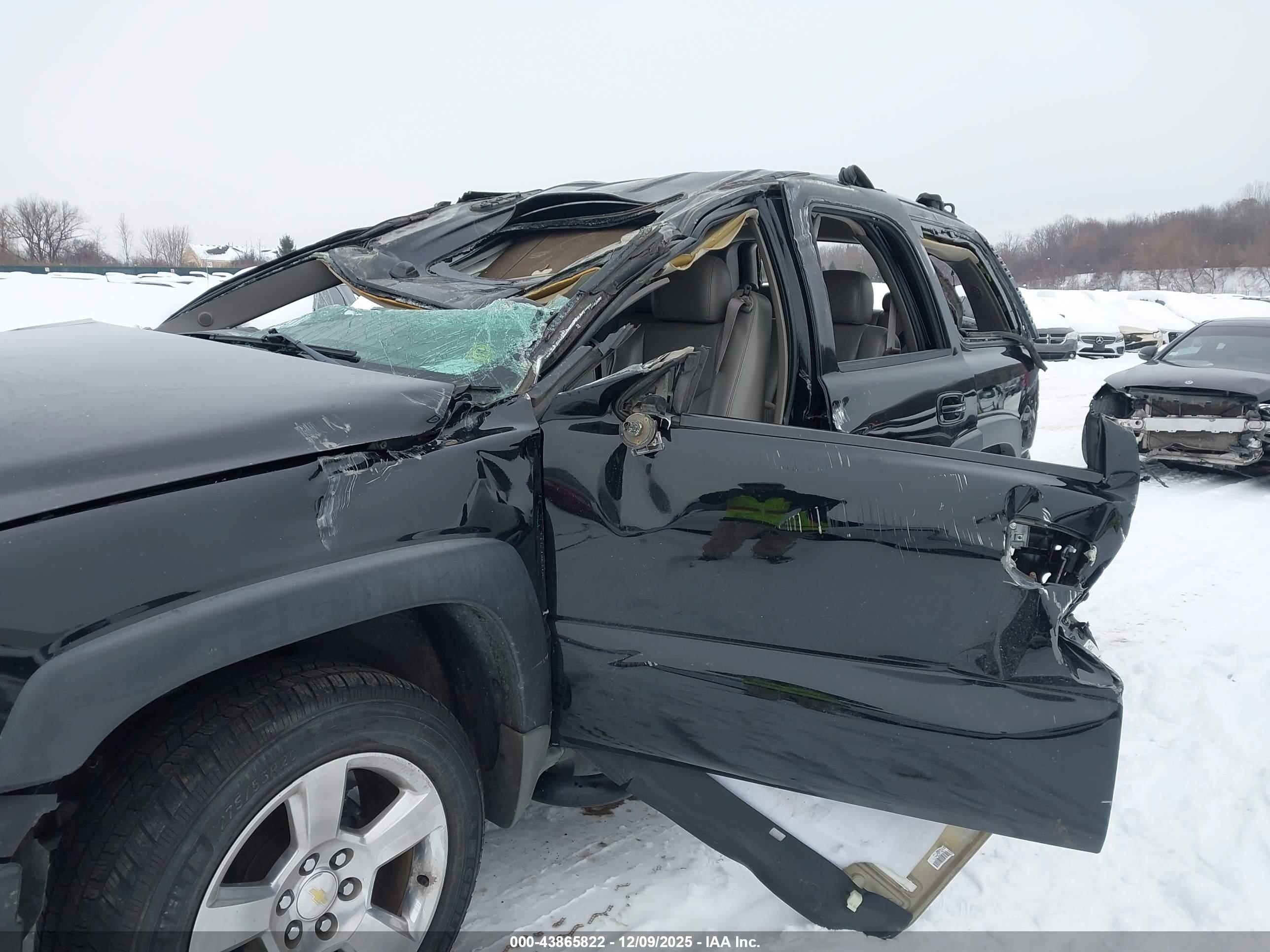 CHEVROLET TAHOE image 6