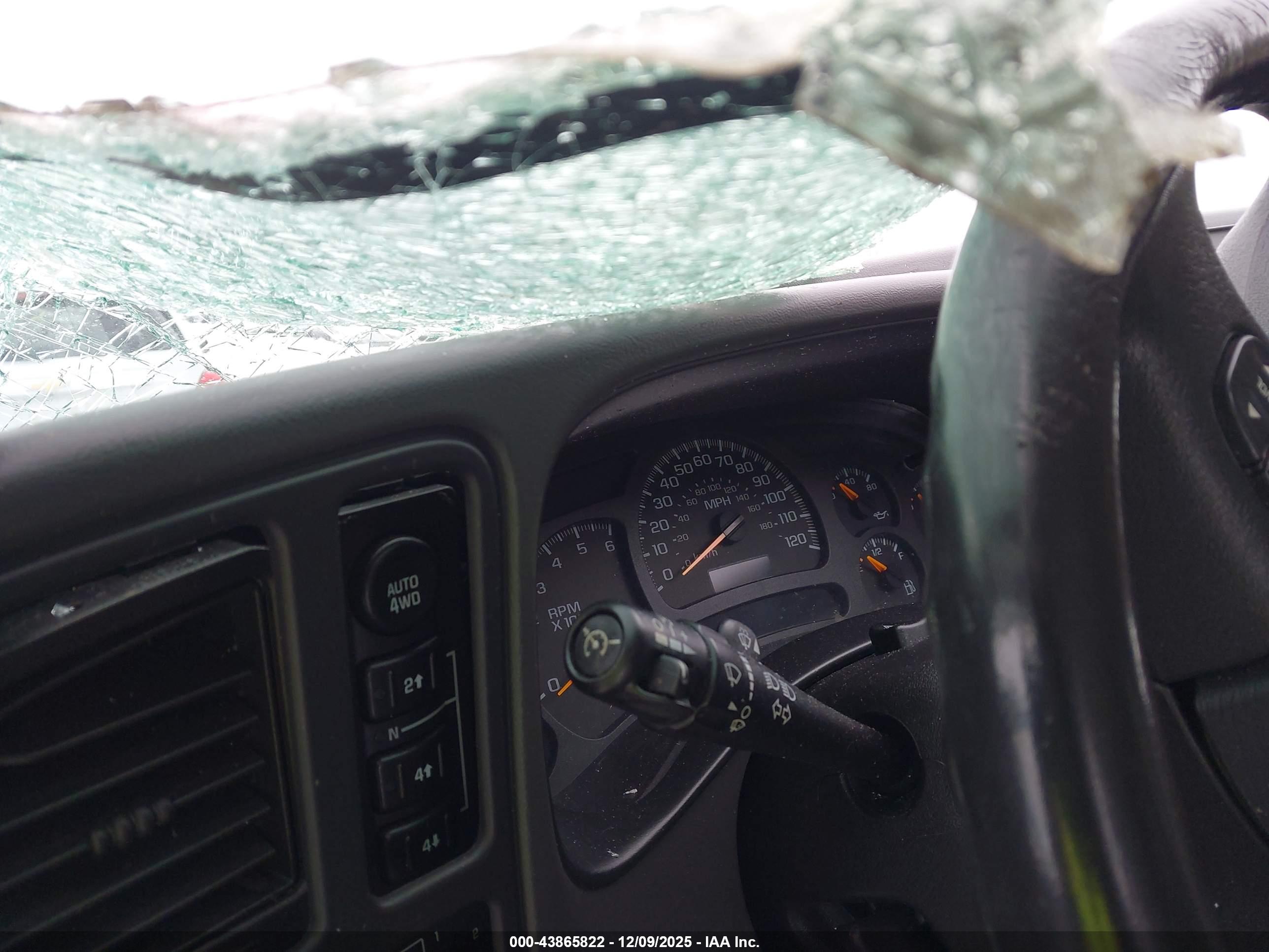 CHEVROLET TAHOE image 7
