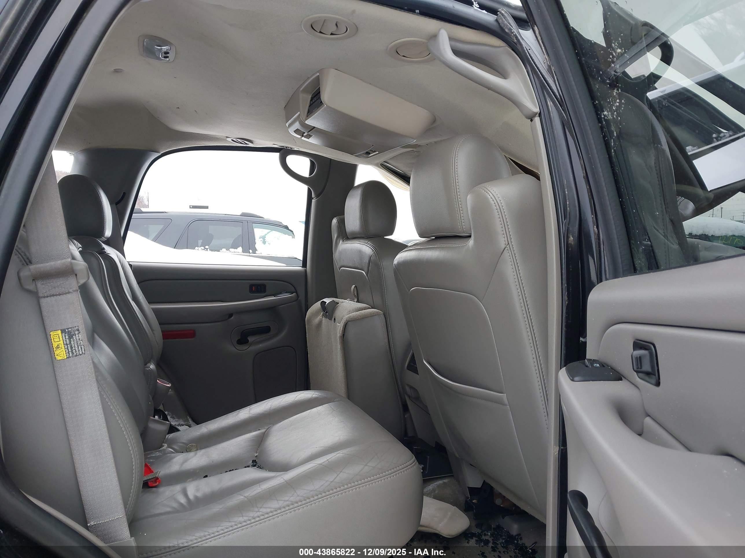 CHEVROLET TAHOE image 8