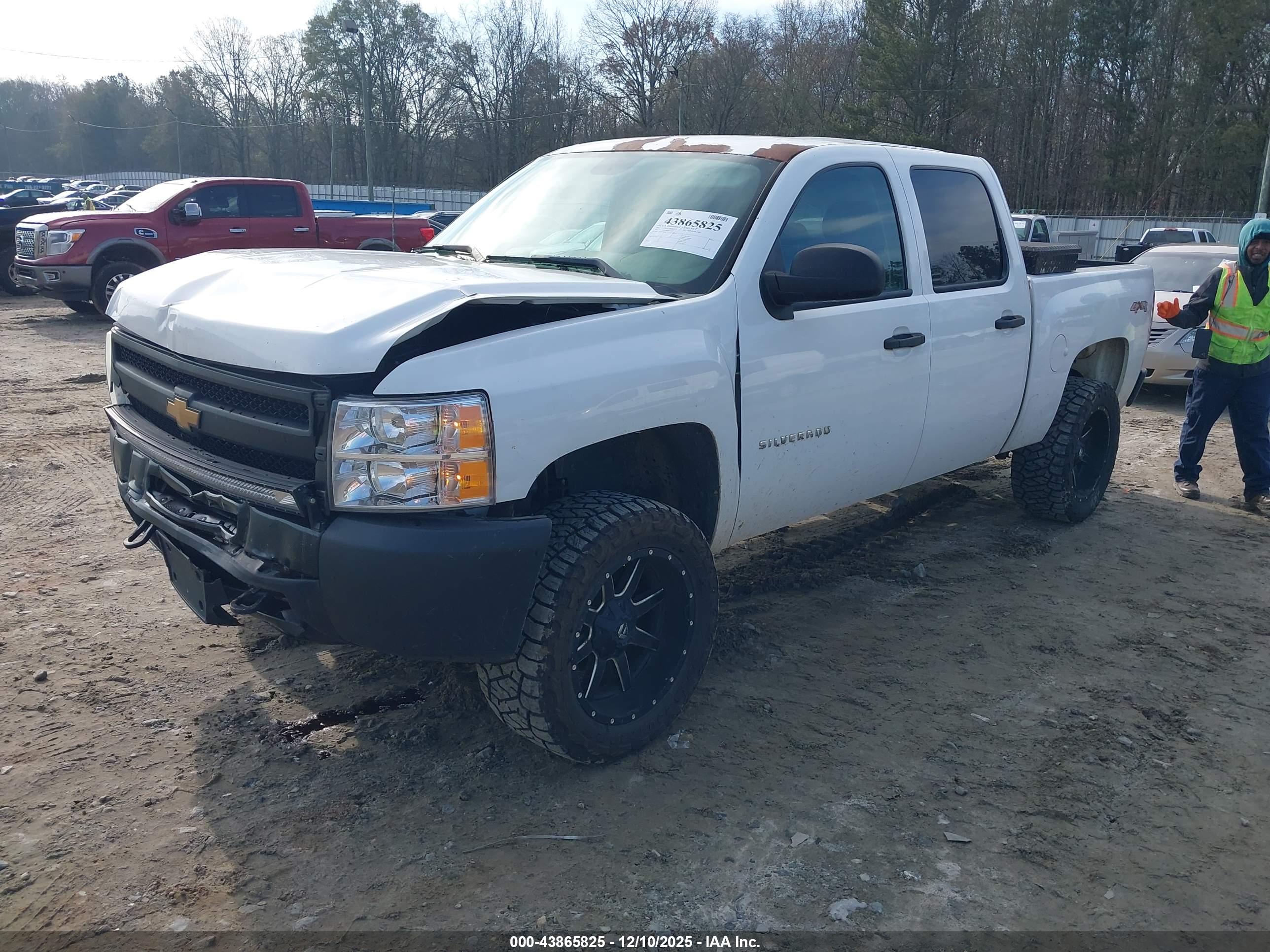 CHEVROLET SILVERADO image 2