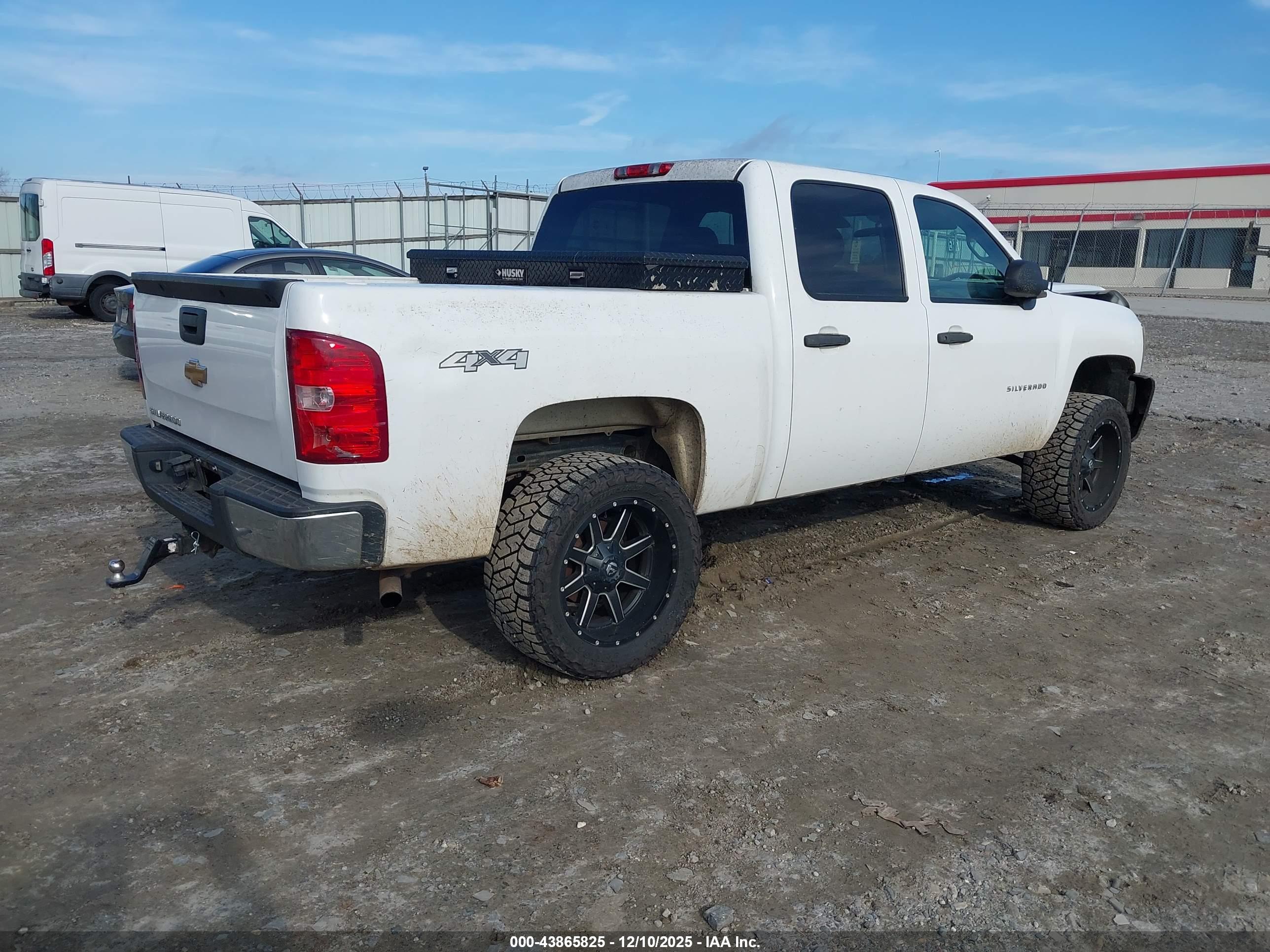 CHEVROLET SILVERADO image 4