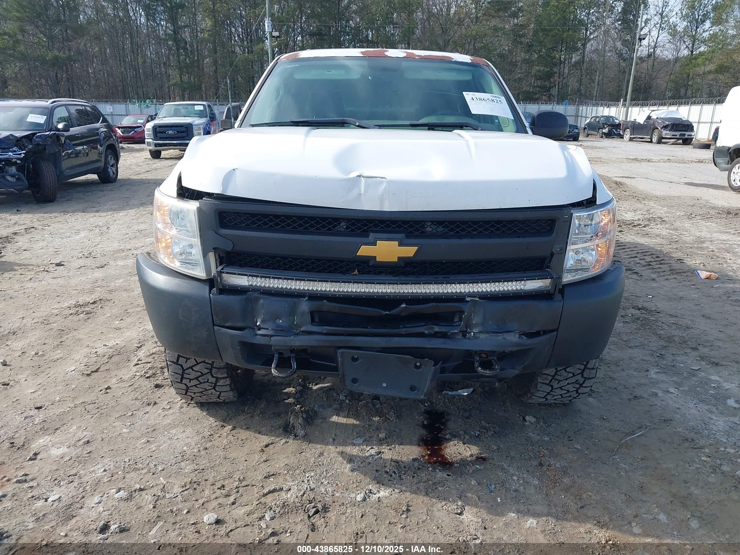 CHEVROLET SILVERADO image 6