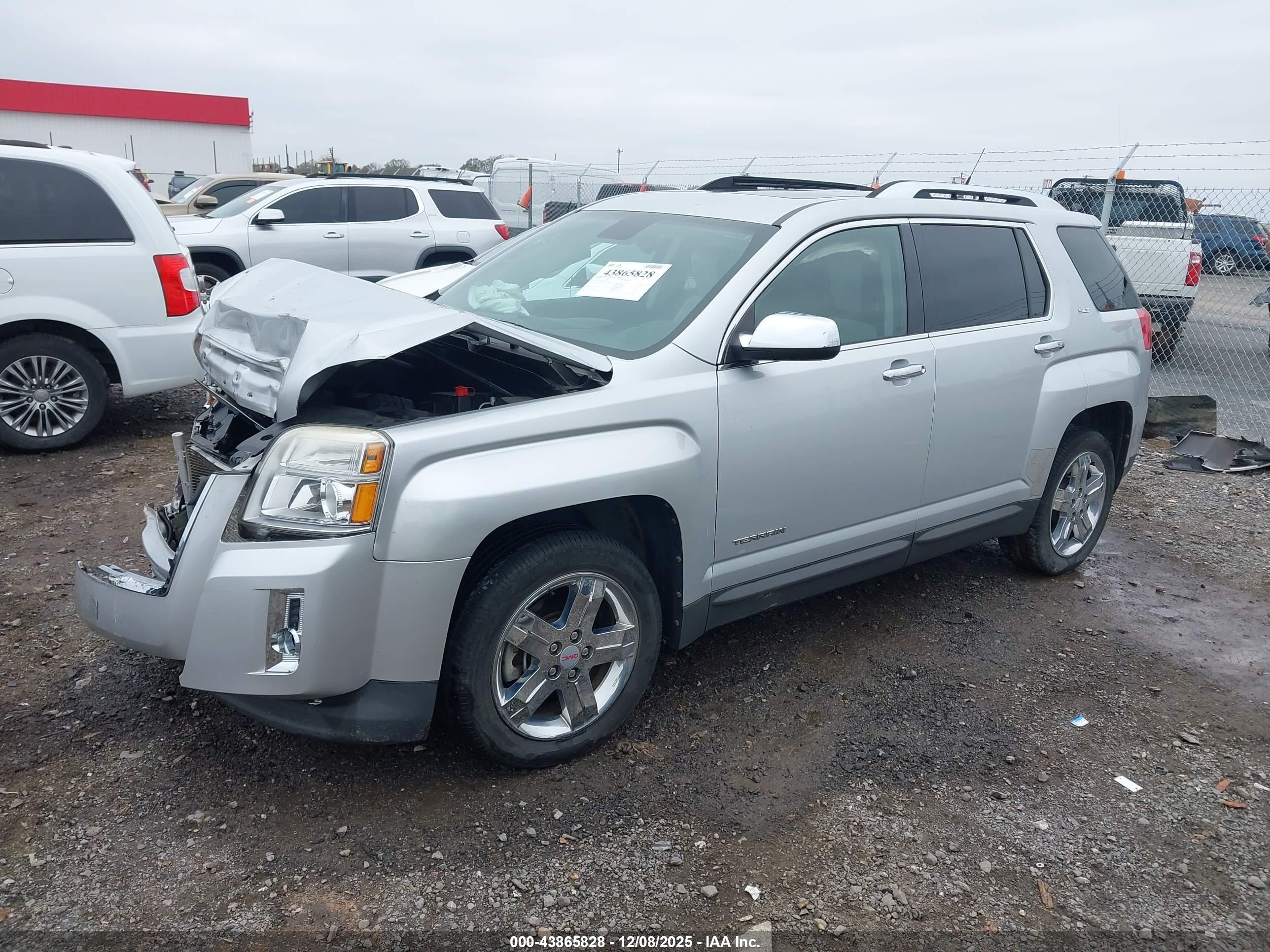 GMC TERRAIN image 2