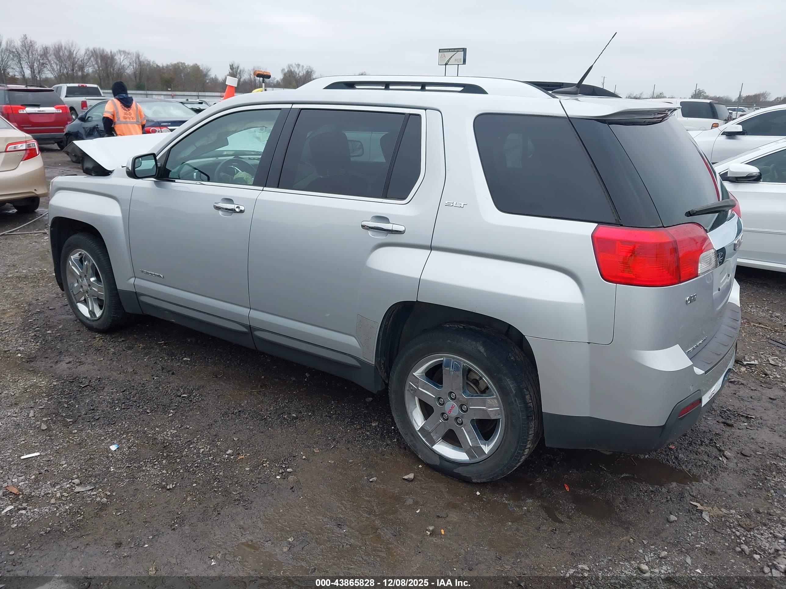 GMC TERRAIN image 3