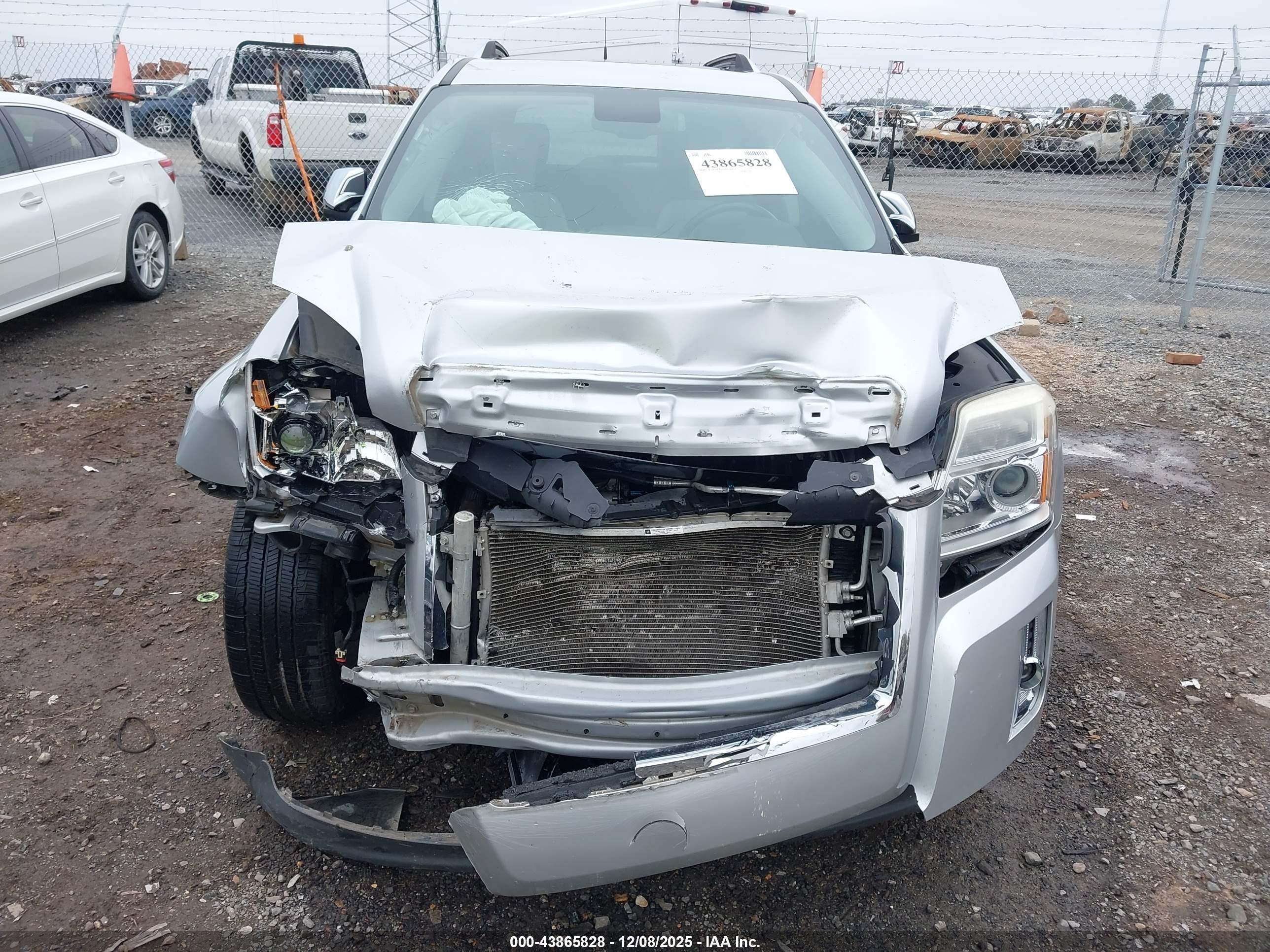 GMC TERRAIN image 6