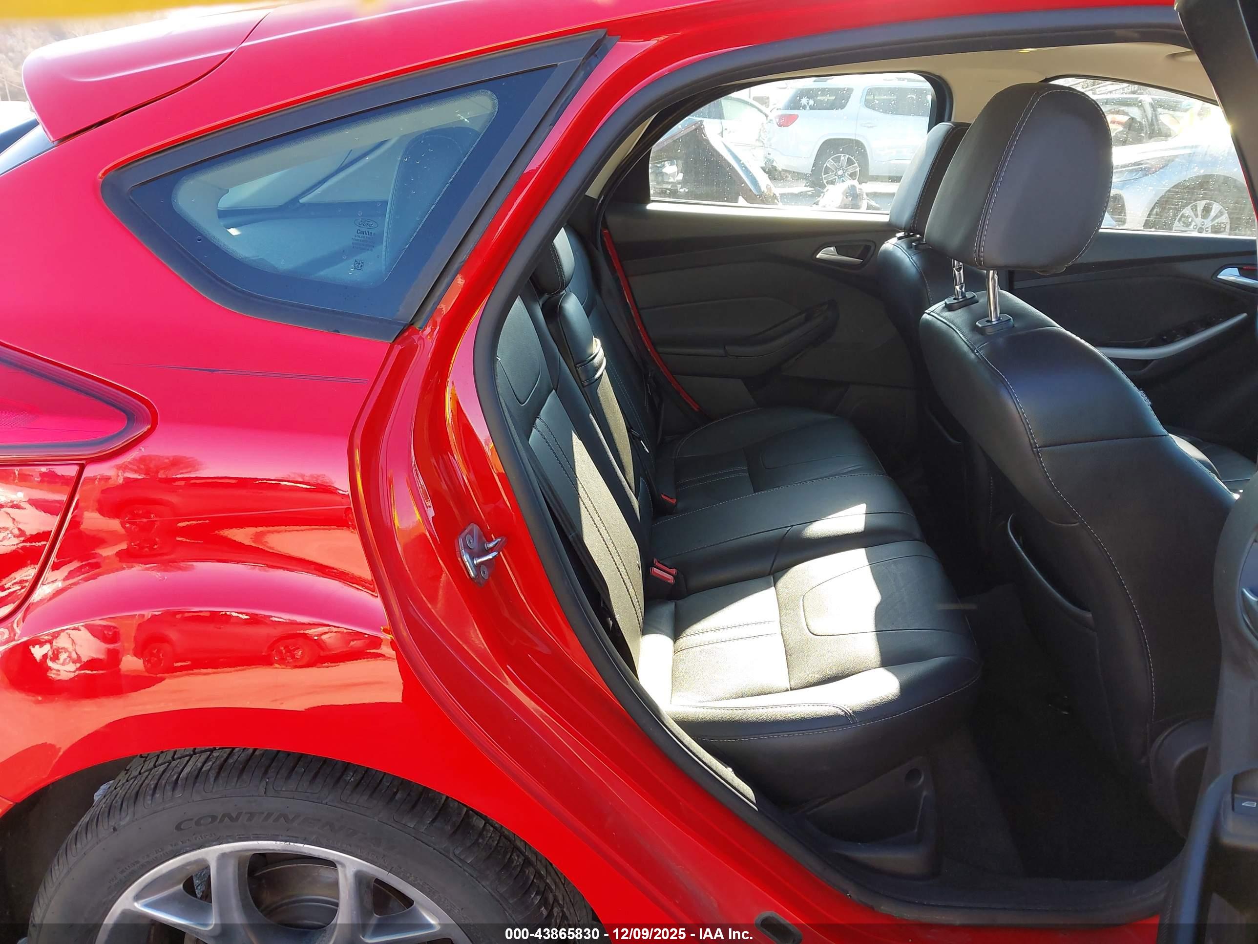 FORD FOCUS image 8