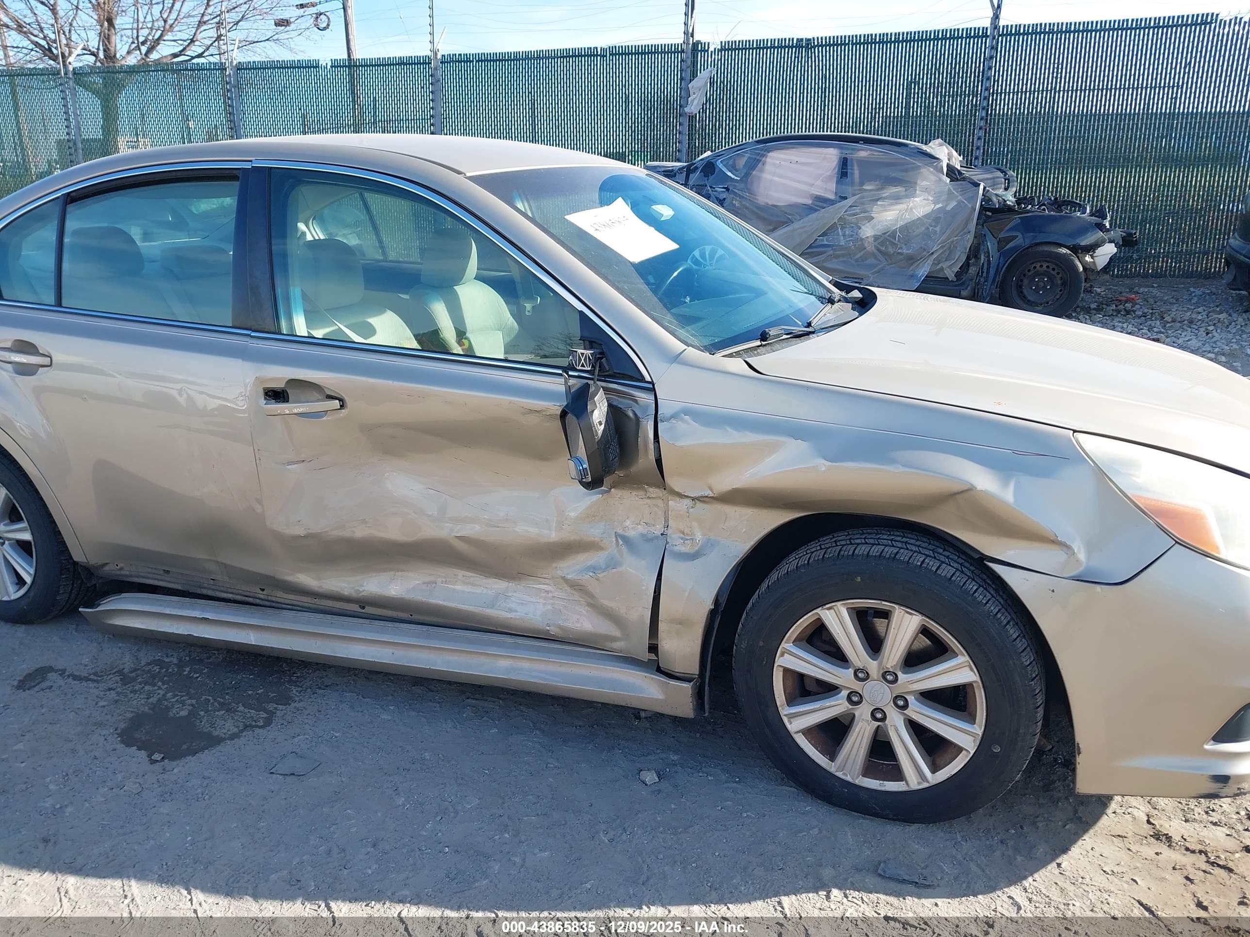 SUBARU LEGACY image 6